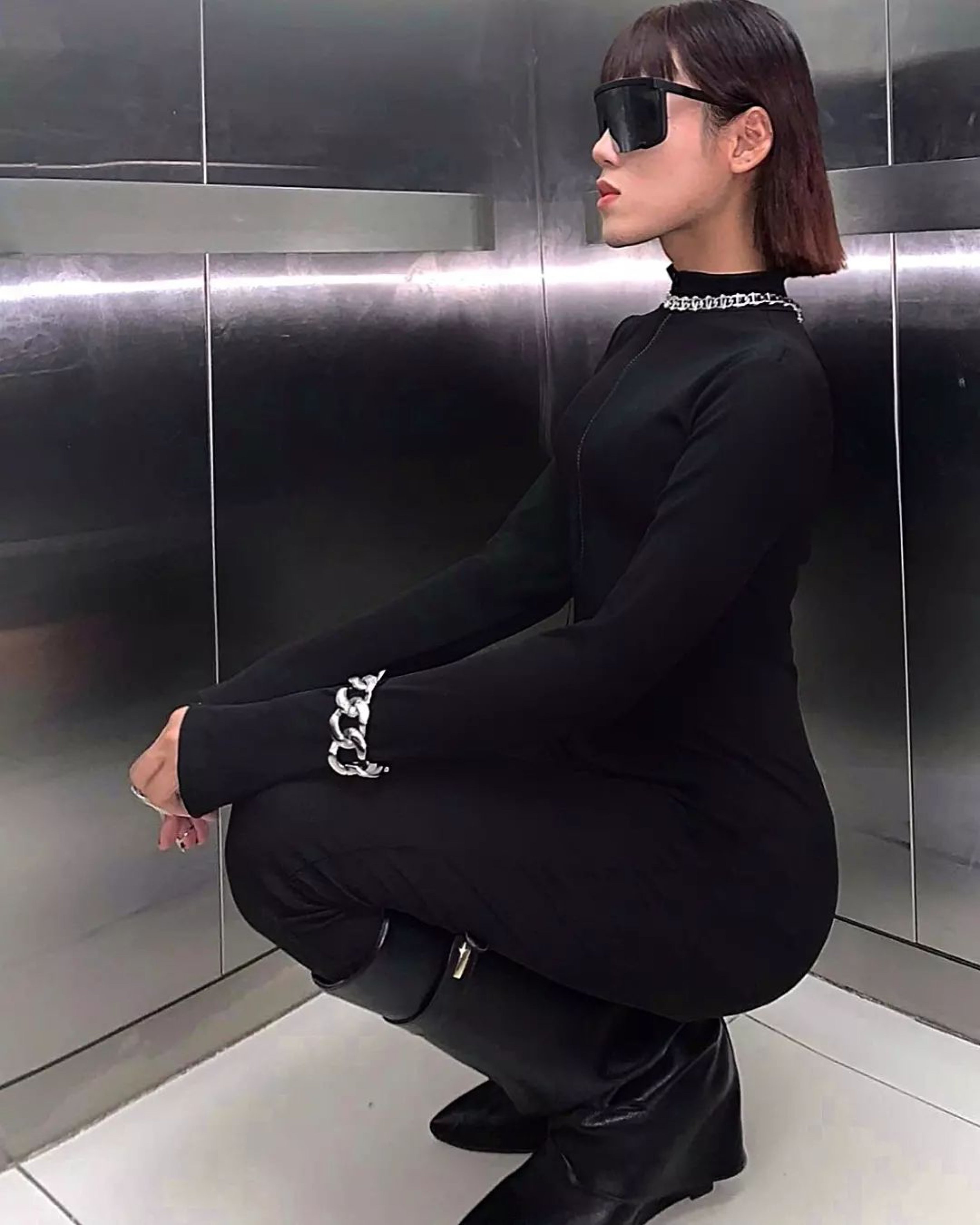J Lo Fashion Model V Shades Sunglasses Boss Monolens 3.jpg