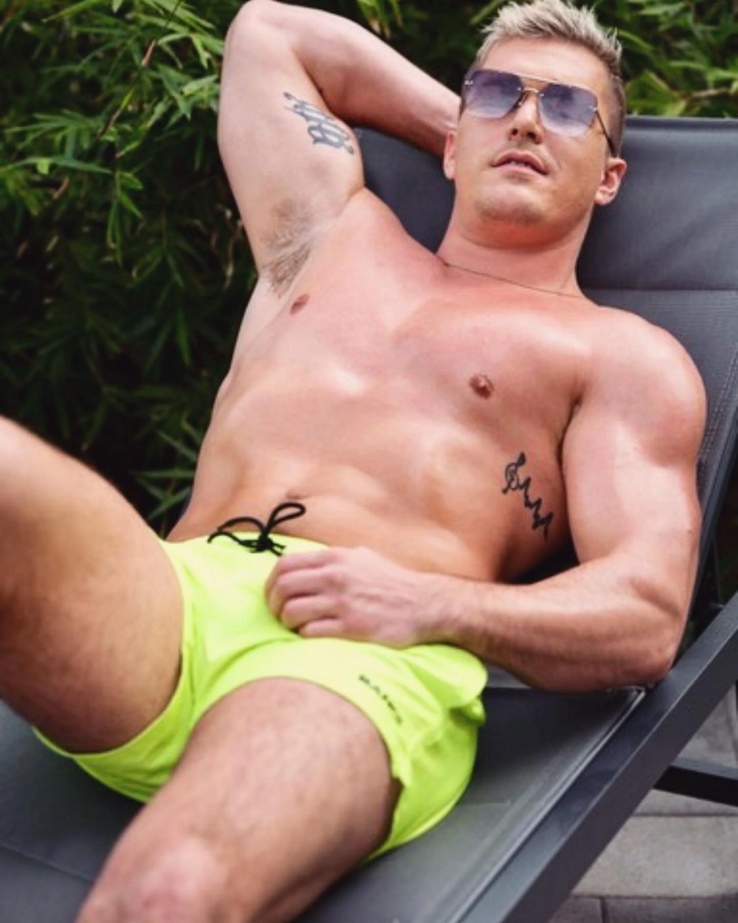 Drew Harper Fashion Model V Shades Sunglasses Treasure Rimless 1.JPG