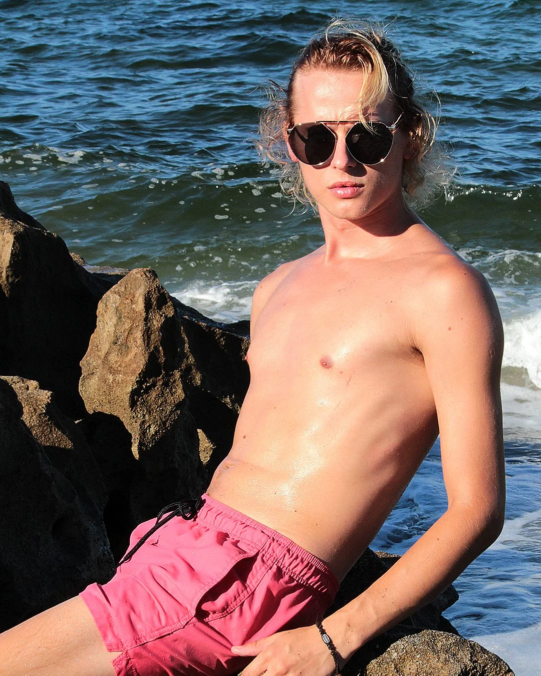 Georgy Alexander Fashion Model Instagram Influencer Tik Tok Celebrity V Shades Premium Luxury Sunglasses VS Brands Digital Media Holding Company Tri State Top Bar.jpg