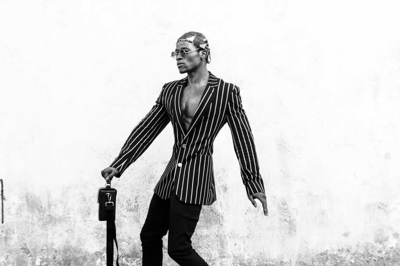 Rony Augustin model v shades sunglasses round lennon crush 5.JPG