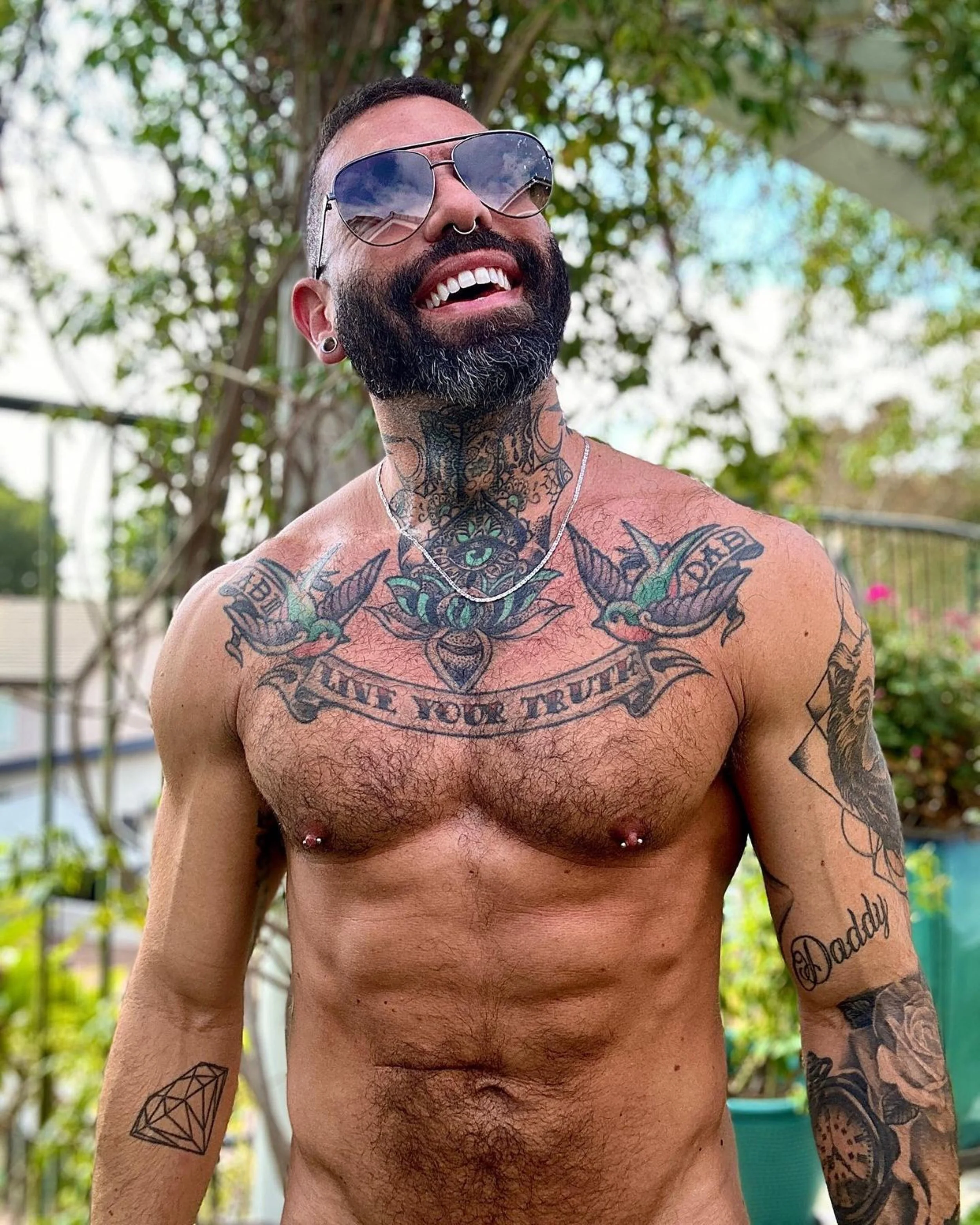 Jeremy Barthel wearing 'Metal' by V SHADES