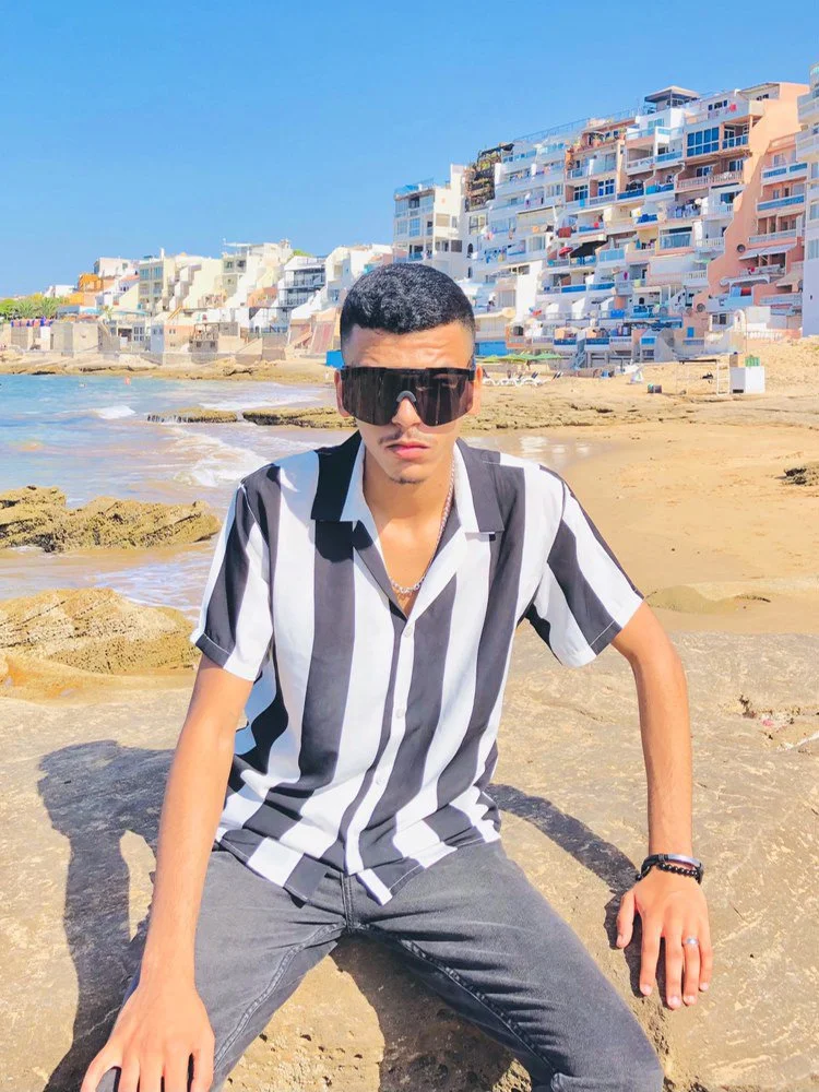 Mohamed Akhabar model v shades sunglasses big life 2.JPG