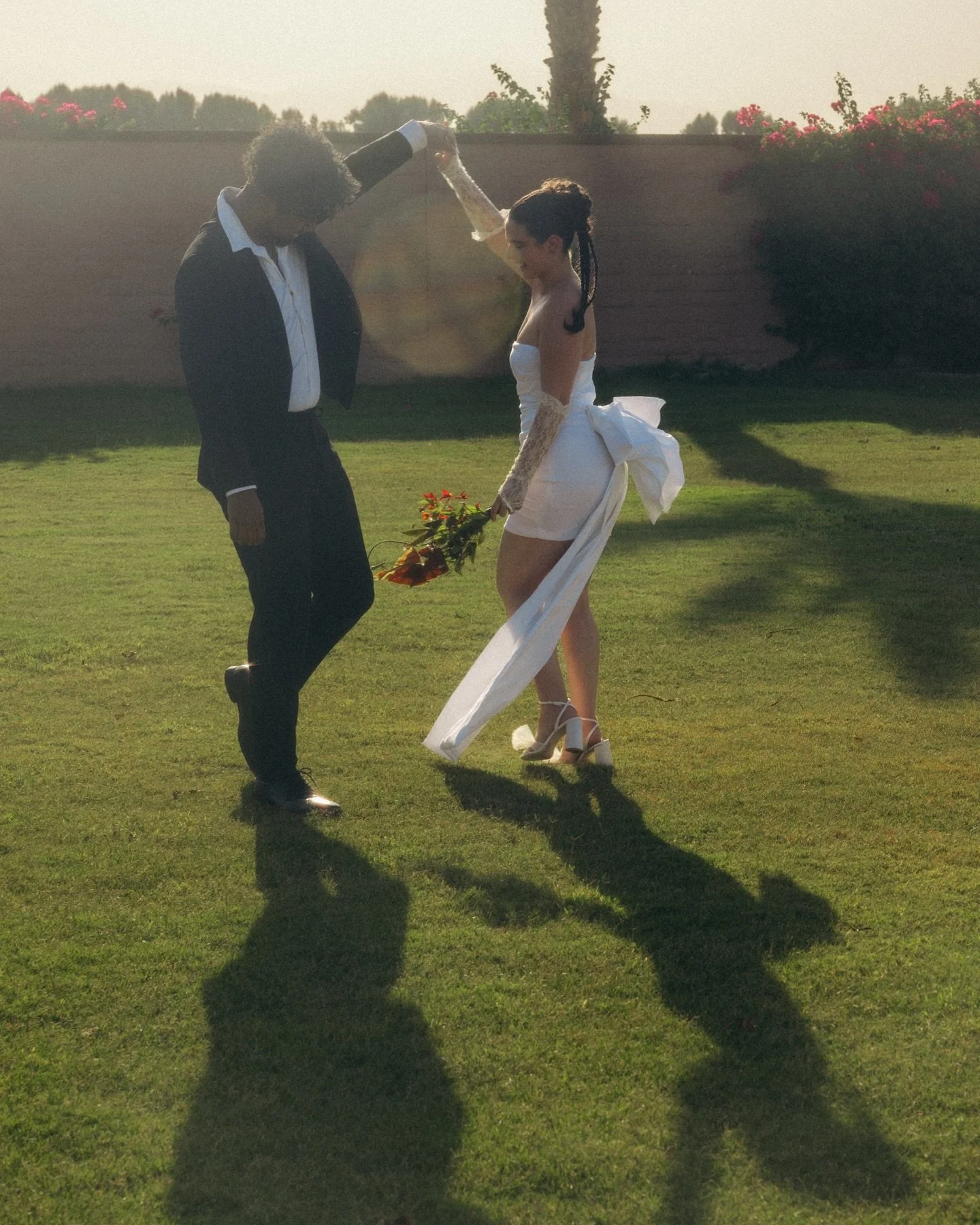 Can&rsquo;t believe I am just now sharing these! Feels like yesterday! Brandon &amp; Mimi are ✨👩🏻&zwj;❤️&zwj;💋&zwj;👨🏾✨

Concept &amp; styling: @summergrace.photo 
Florals: @felicidadenflor 
Hmua: @jennicreatez @asapjennii 
Couple: @atbandmi 
Wor