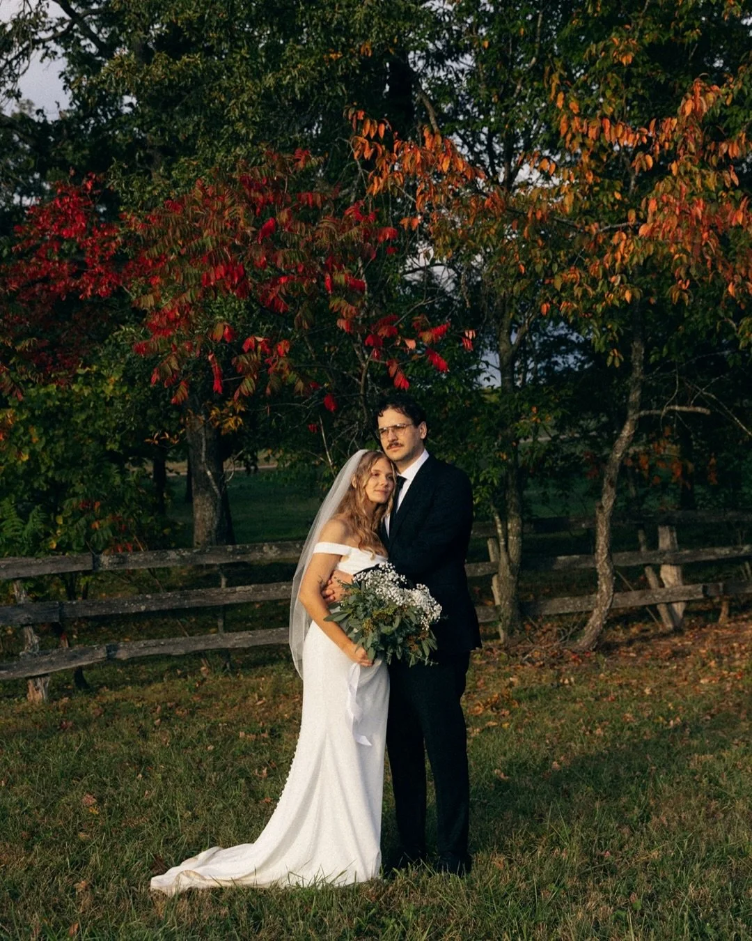 Today was the first day this year that I started to feel giddy about the leaves changing so I had to share from this gorgeous day with Joselyn &amp; Aiden! 

PJ said I should caption this one &ldquo;Fall-ing in love&rdquo;🍂✨

Associate for @isa.phot