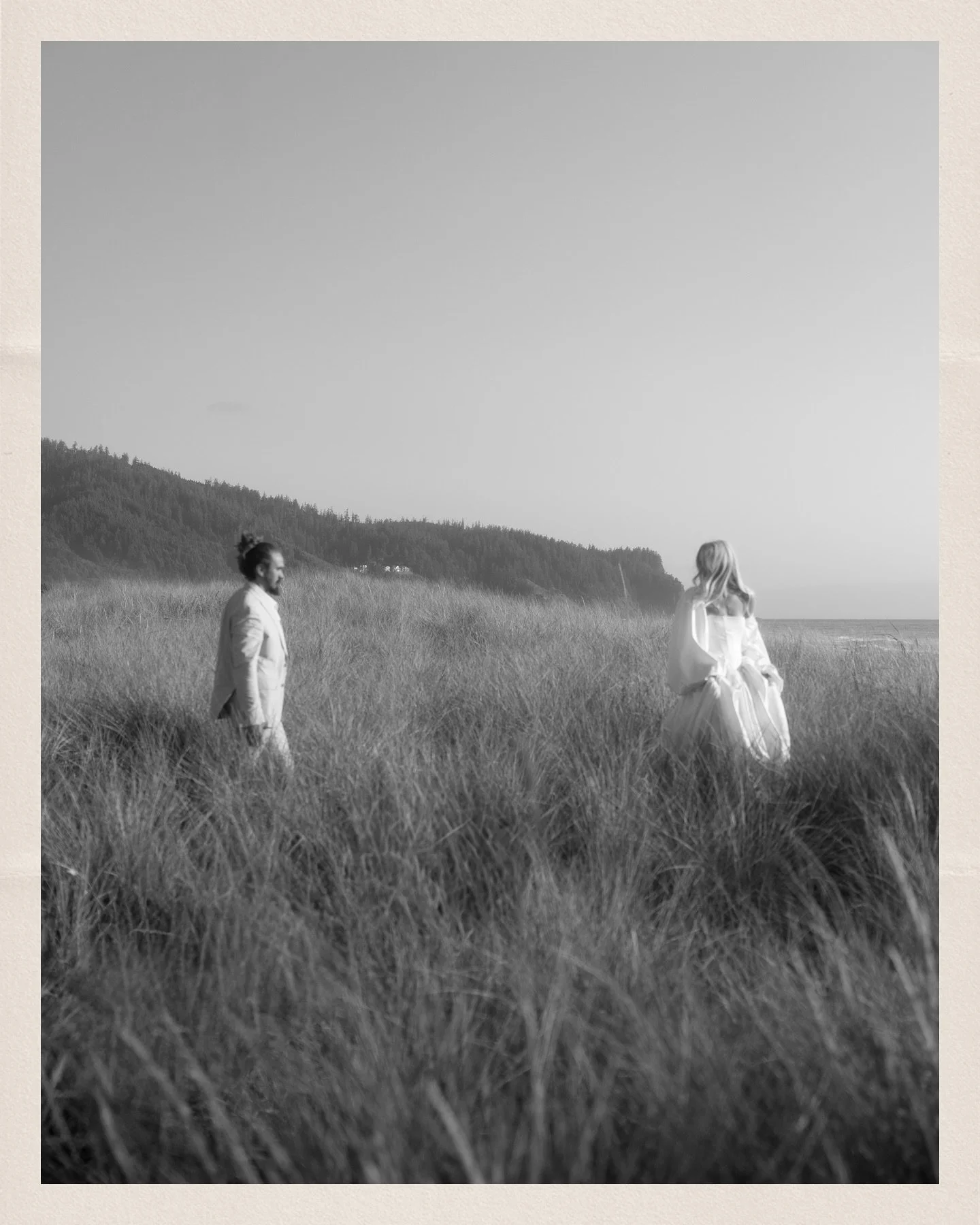 Lovers on film🎞️ 

_
Creative Director
@taylarphoto
Dress @taylarmadedresses
Dress Design @monetre.official
Location @ourplaace
Couple @kayleeandluke

🏷️Oregon coast, cinematic bridals, wedding, cinematic wedding photos, cinematic elopement, color 