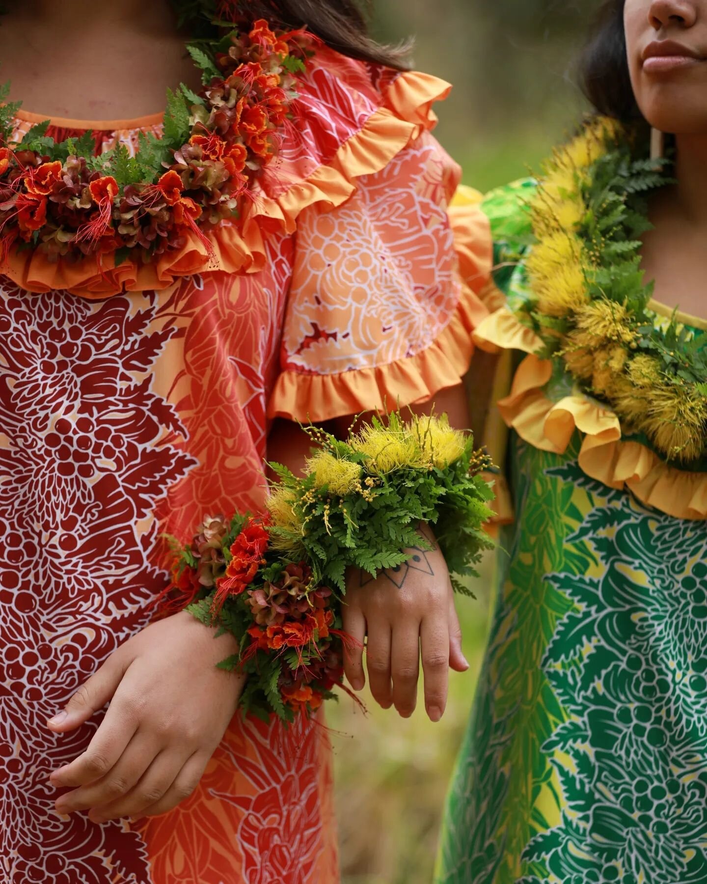 For a traditional mu&rsquo;u mu&rsquo;u , pair it with a lei made from Hawaiian flowers.
The classic mu&rsquo;u mu&rsquo;u  becomes more beautiful and elegant.

#muumuu
#palakamuumuu
#muumuudress
#muumuuday
#muumuulove
#hawaiidress
#hawaiiandress
#ha