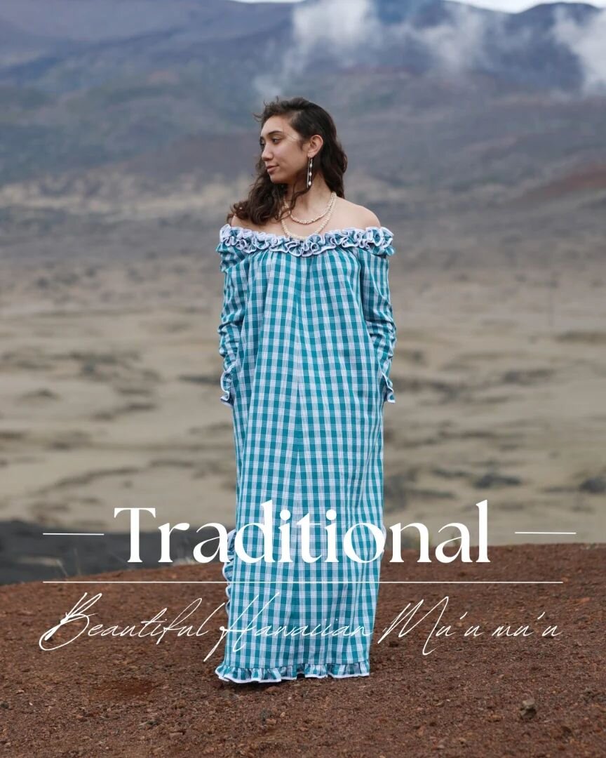 Traditional Muumuu Collection.
Teal Green Palaka Long Sleeve Muumuu with Baby Ruffles

Hawaii's traditional design long sleeve Hawaiian muumuu dress.
Woven real palaka fabric is rare to find now.

The front and back are beautifully match the palaka p