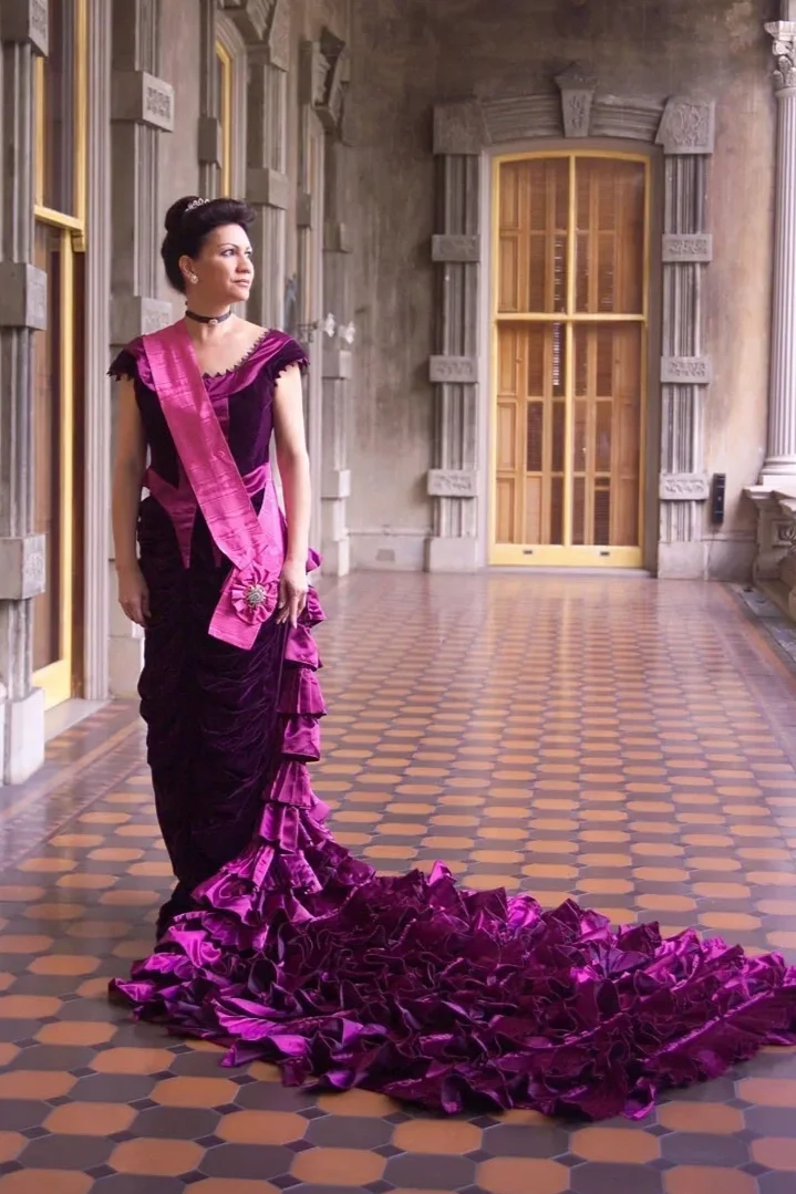 Queen Emma's purple dress