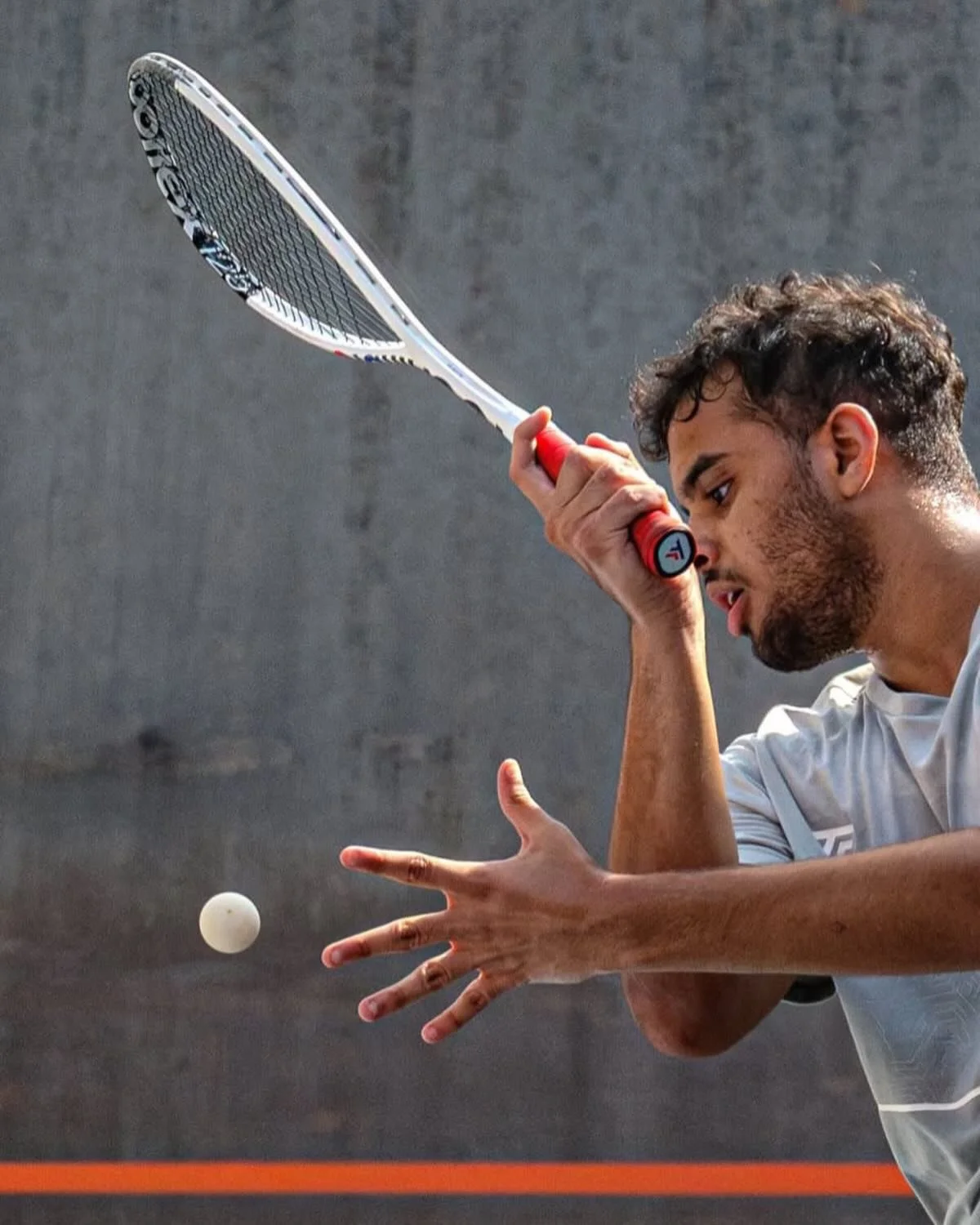 Eye on the ball. Steel walls.

#wall #steel #squash #ball #shot 
@restrungmag