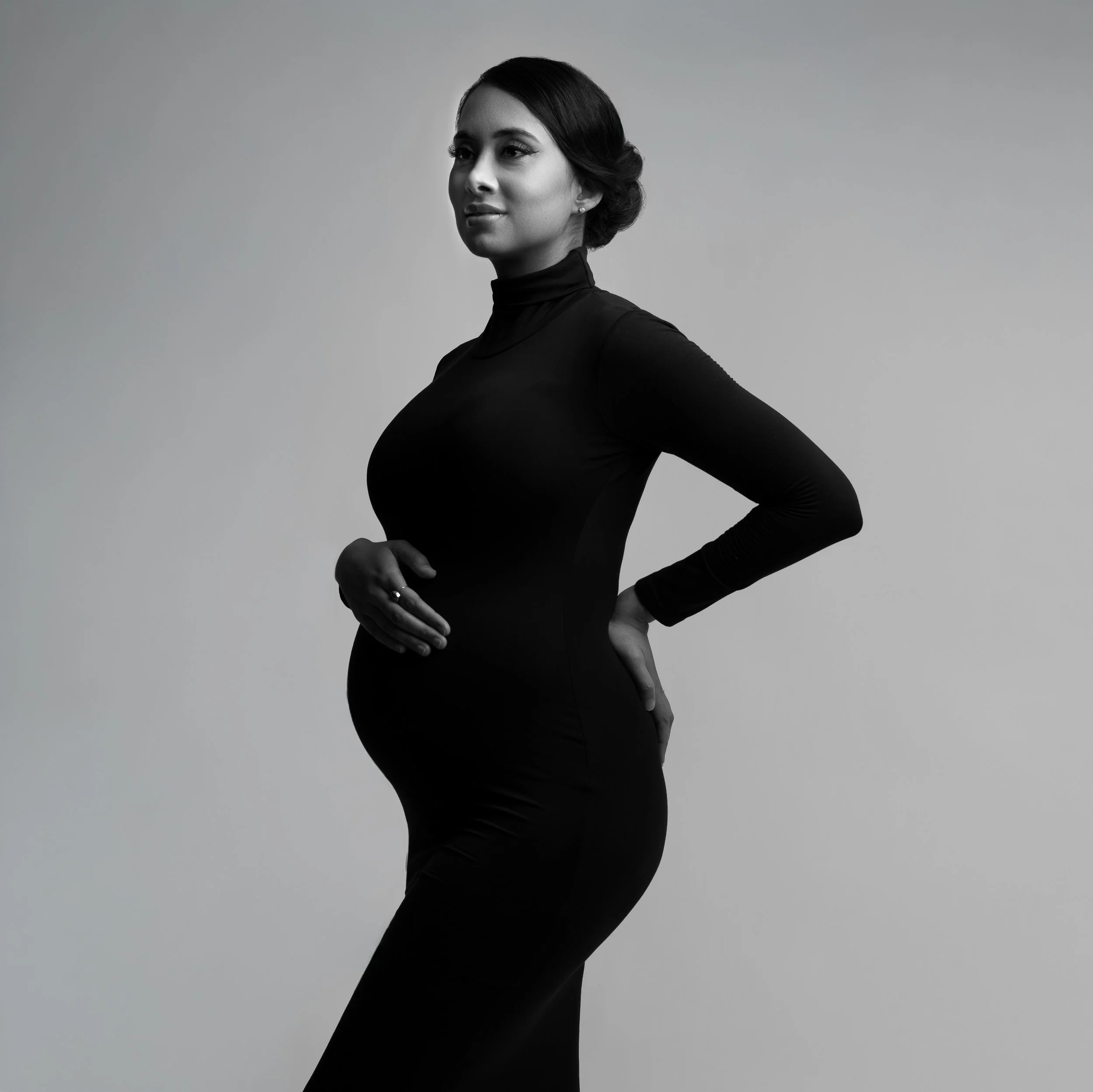 What to Wear for Maternity Photos: 3 Timeless Outfits That Always Work