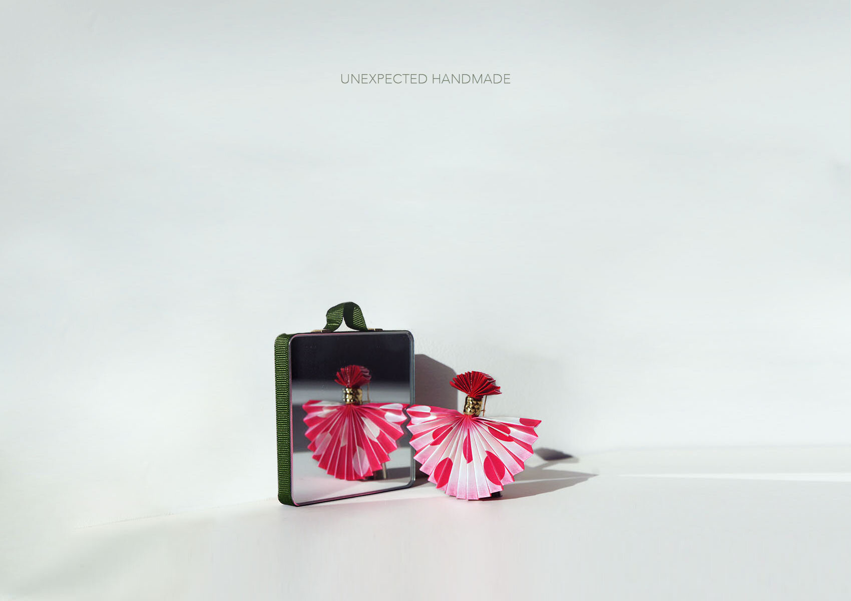 masandnobu_lenticularearring_illusion_banner_reflection.jpg