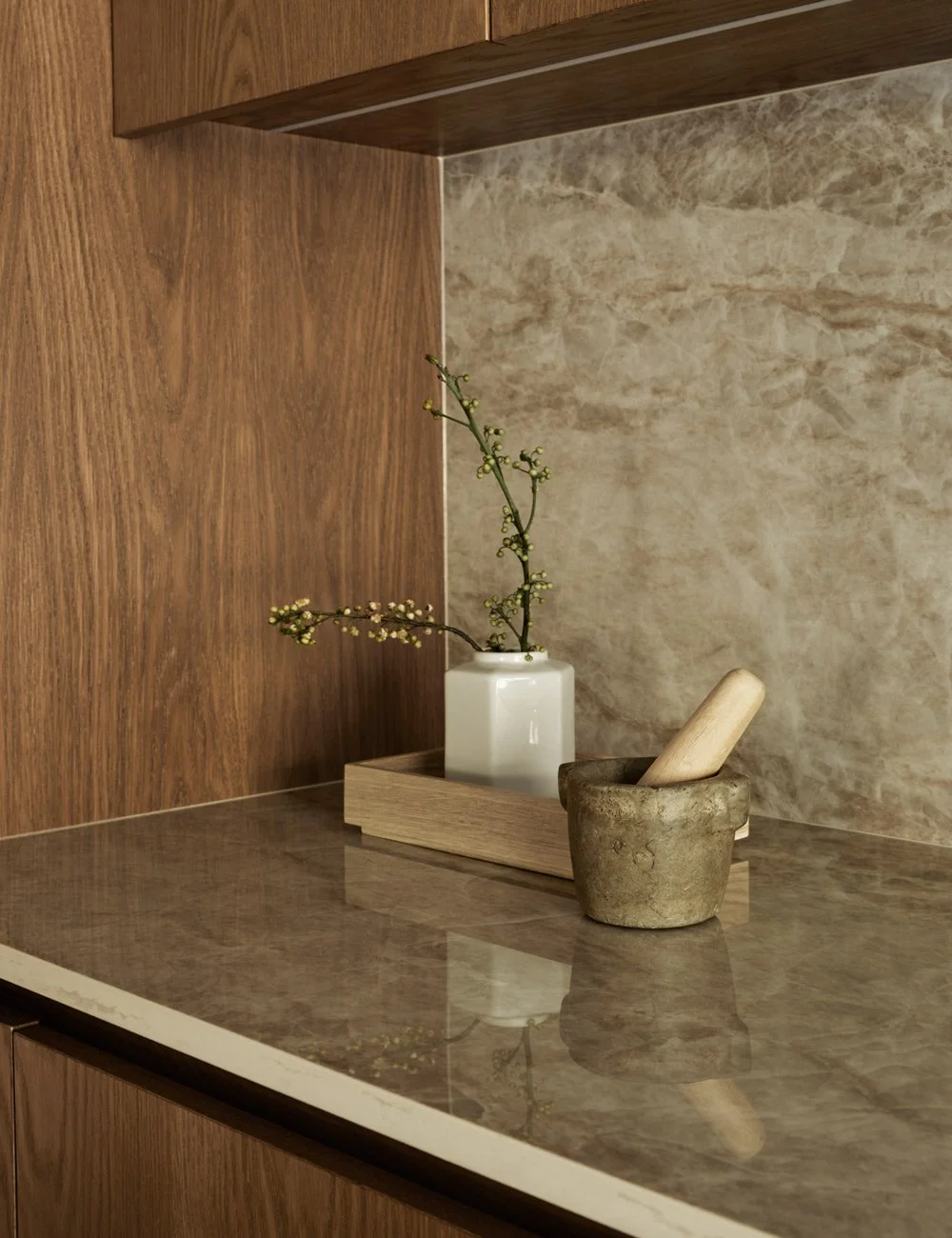 Kjøkken med Dekton Taga benkeplate og splashback