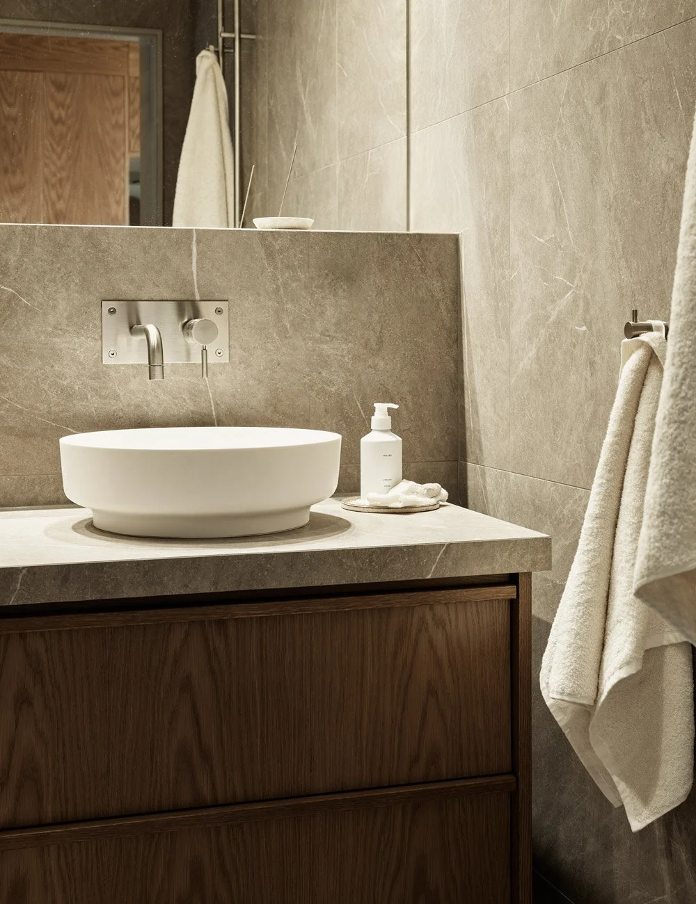 Baderomskommode i eik fra Nordiska Kjøkken