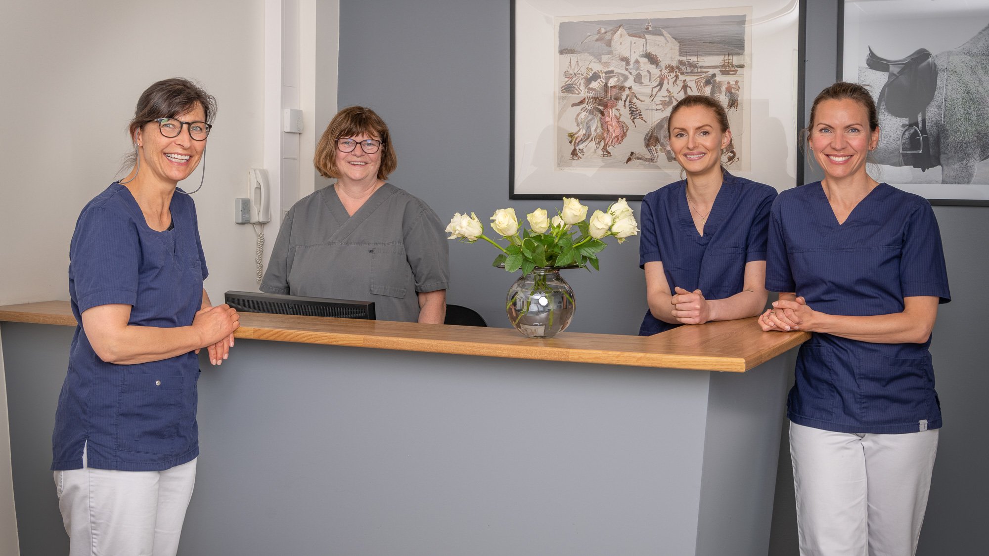 Ansatt ved Arkaden Tann ønsker deg velkommen