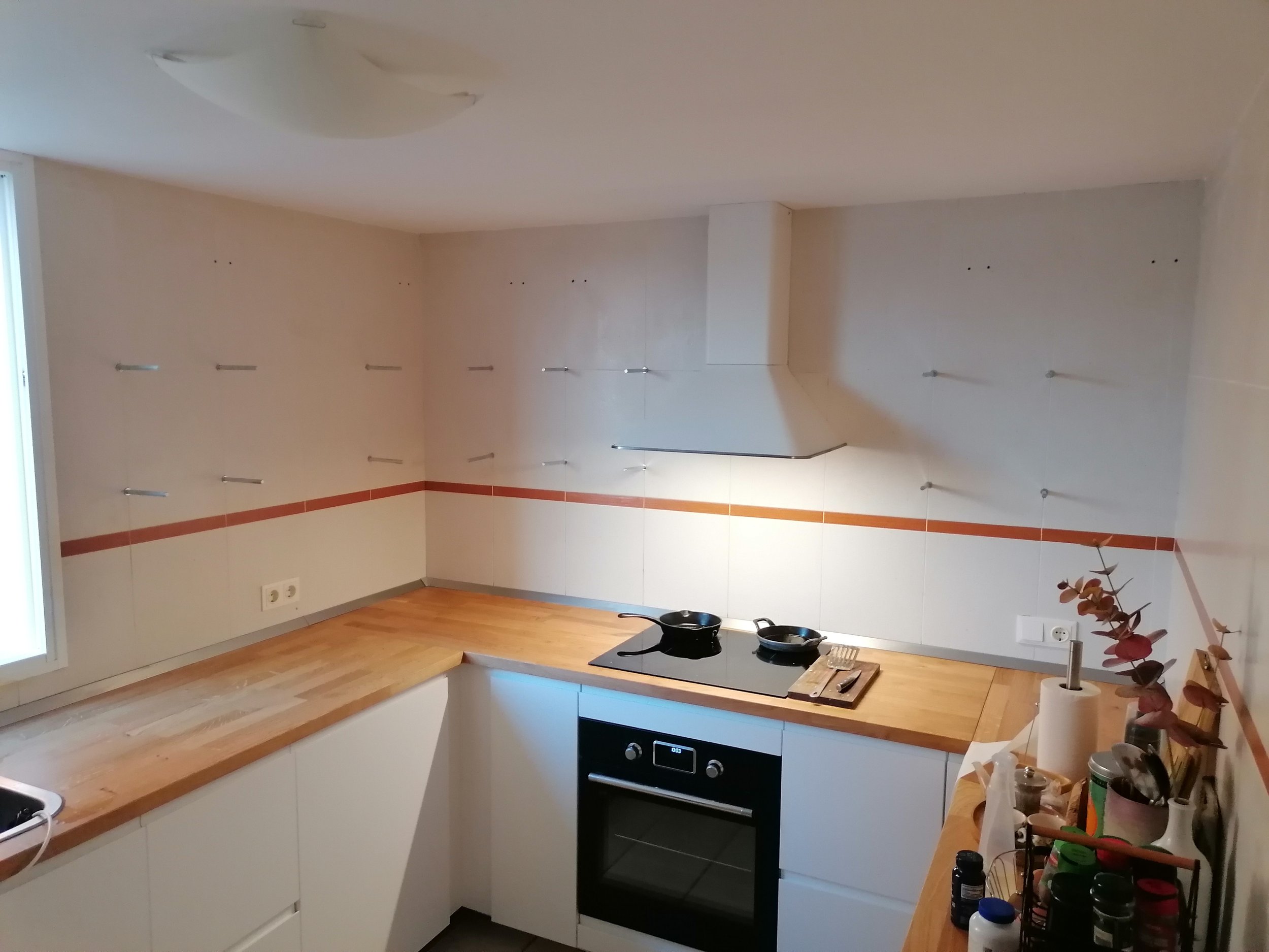 Floating wooden shelves – Porto Cristo – Hugo Will Fix It