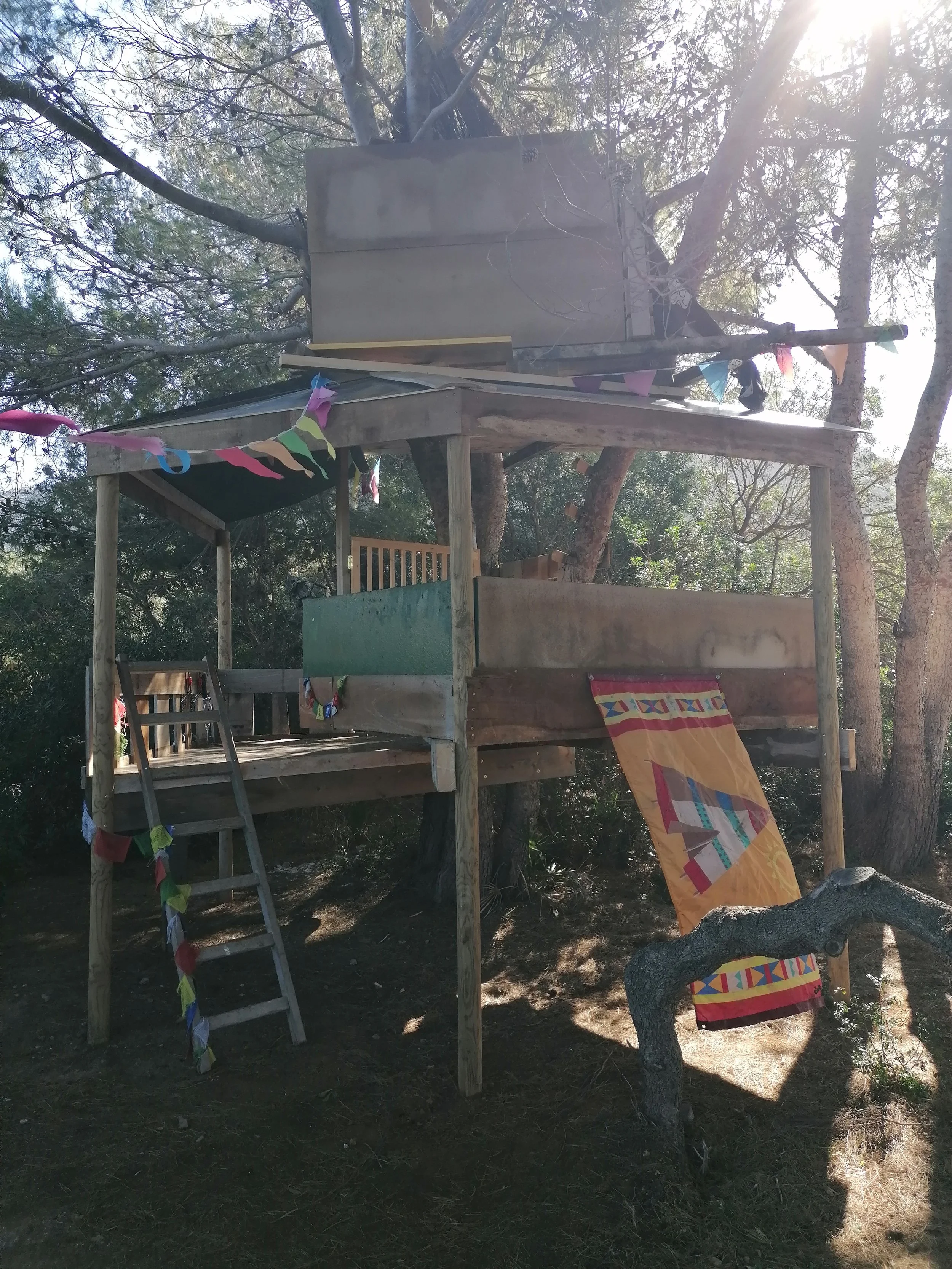 Upcycled Treehouse in Colonia San Pere – Hugo Will Fix It