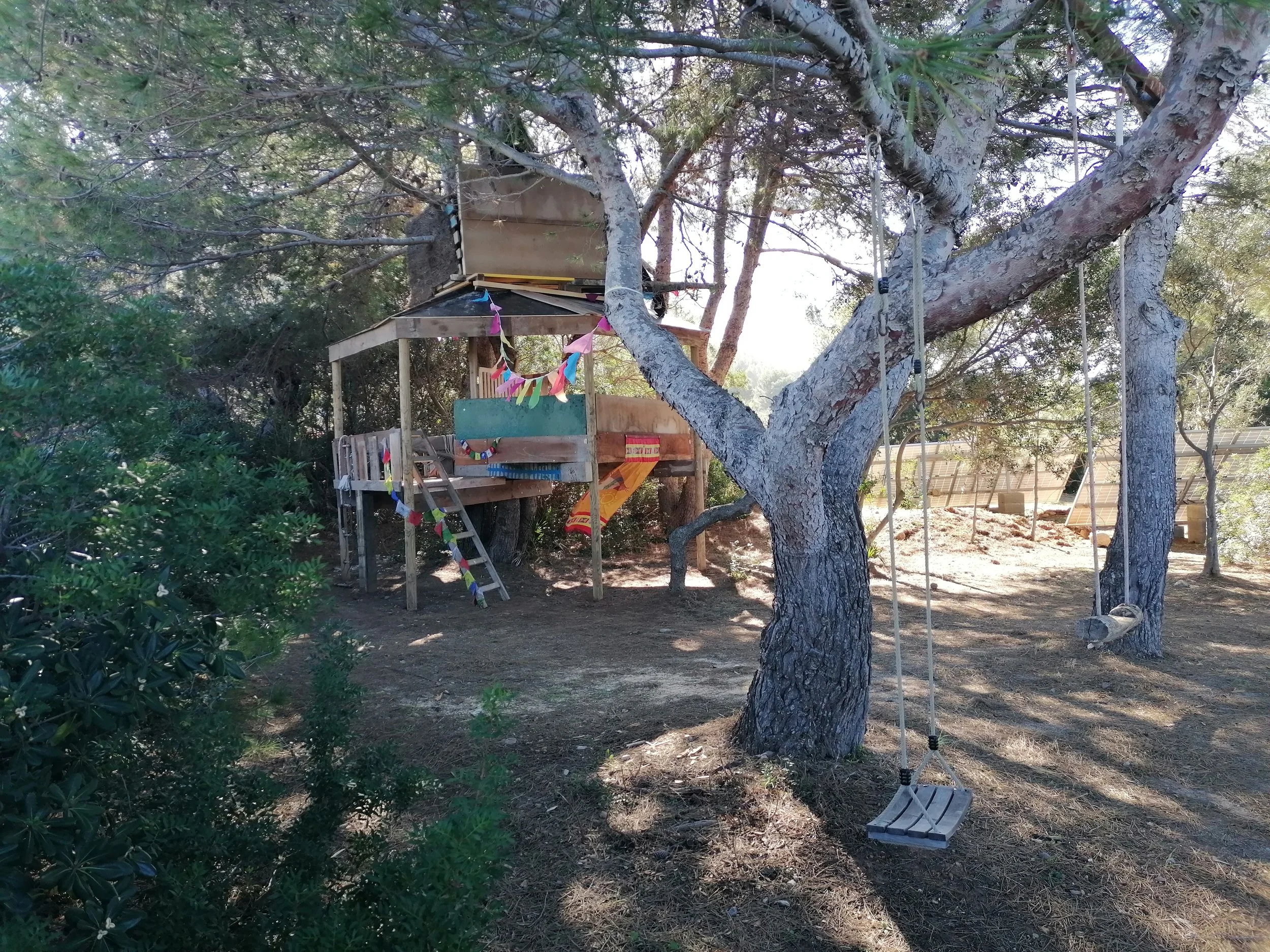 Upcycled Treehouse in Colonia San Pere – Hugo Will Fix It