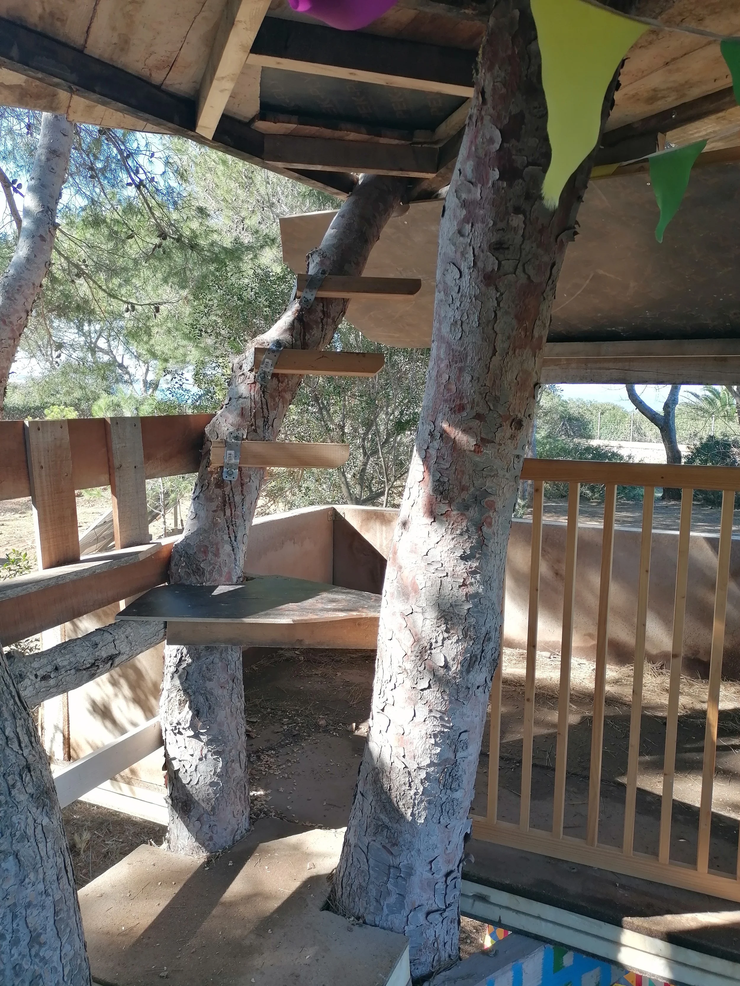Upcycled Treehouse in Colonia San Pere – Hugo Will Fix It