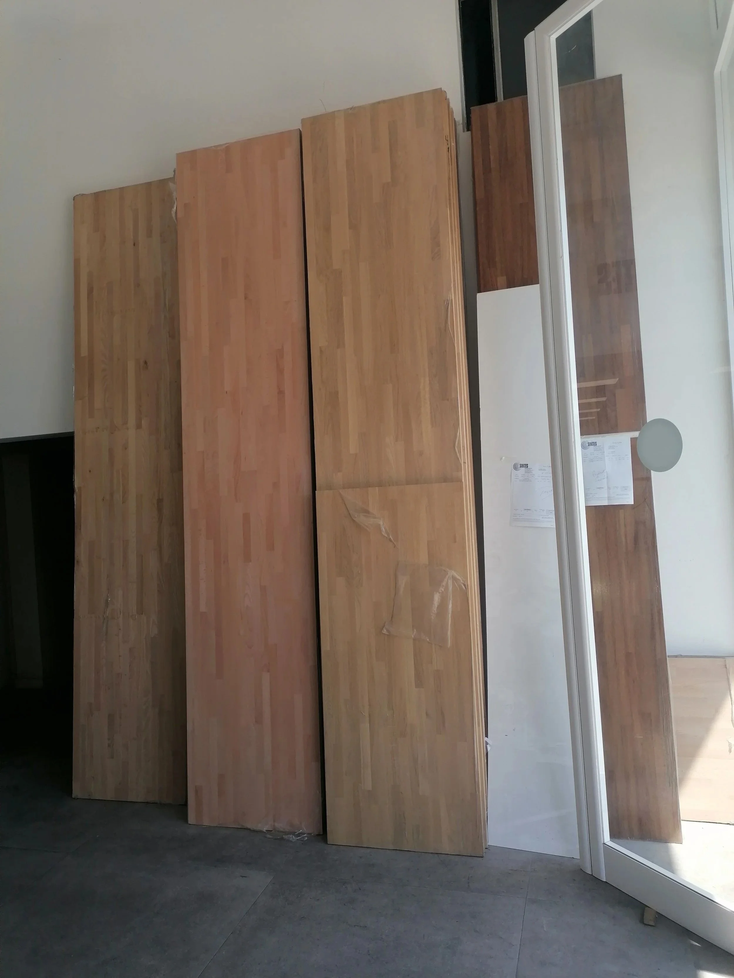 Floating wooden shelves – Porto Cristo – Hugo Will Fix It