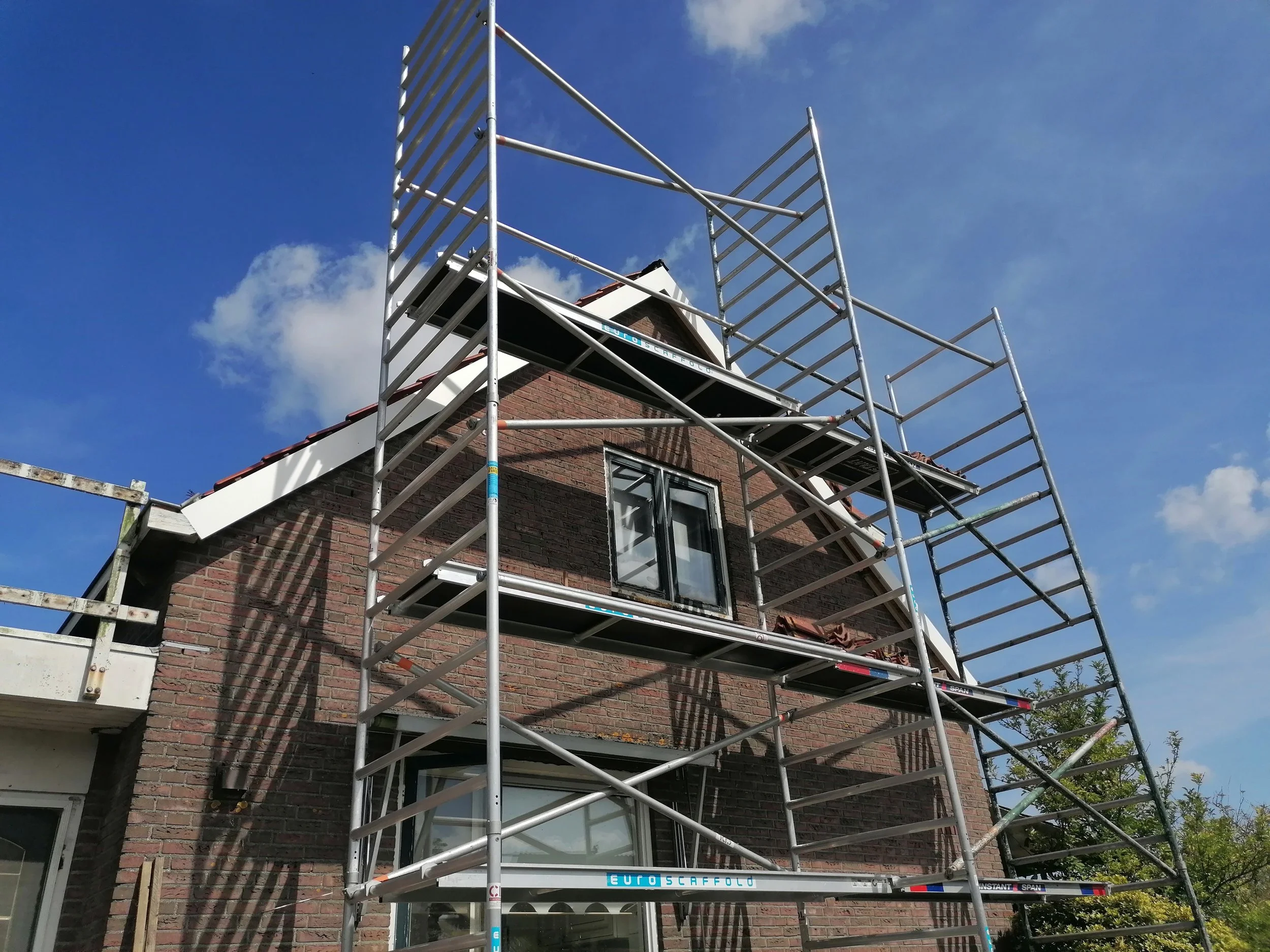 Roof and Facade Renovation – Oostzaan (Netherlands) – Hugo Will Fix It