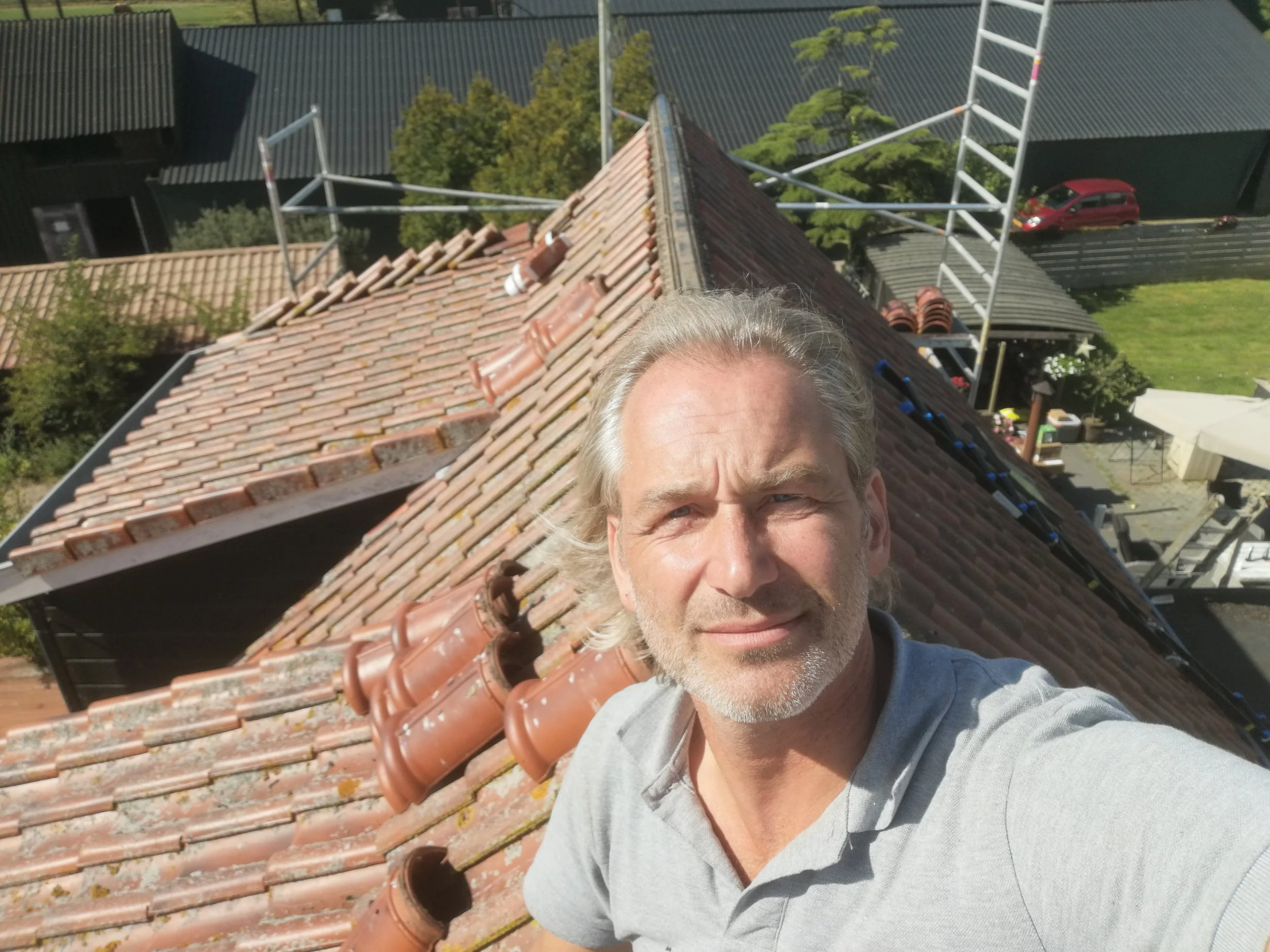 Roof and Facade Renovation – Oostzaan (Netherlands) – Hugo Will Fix It