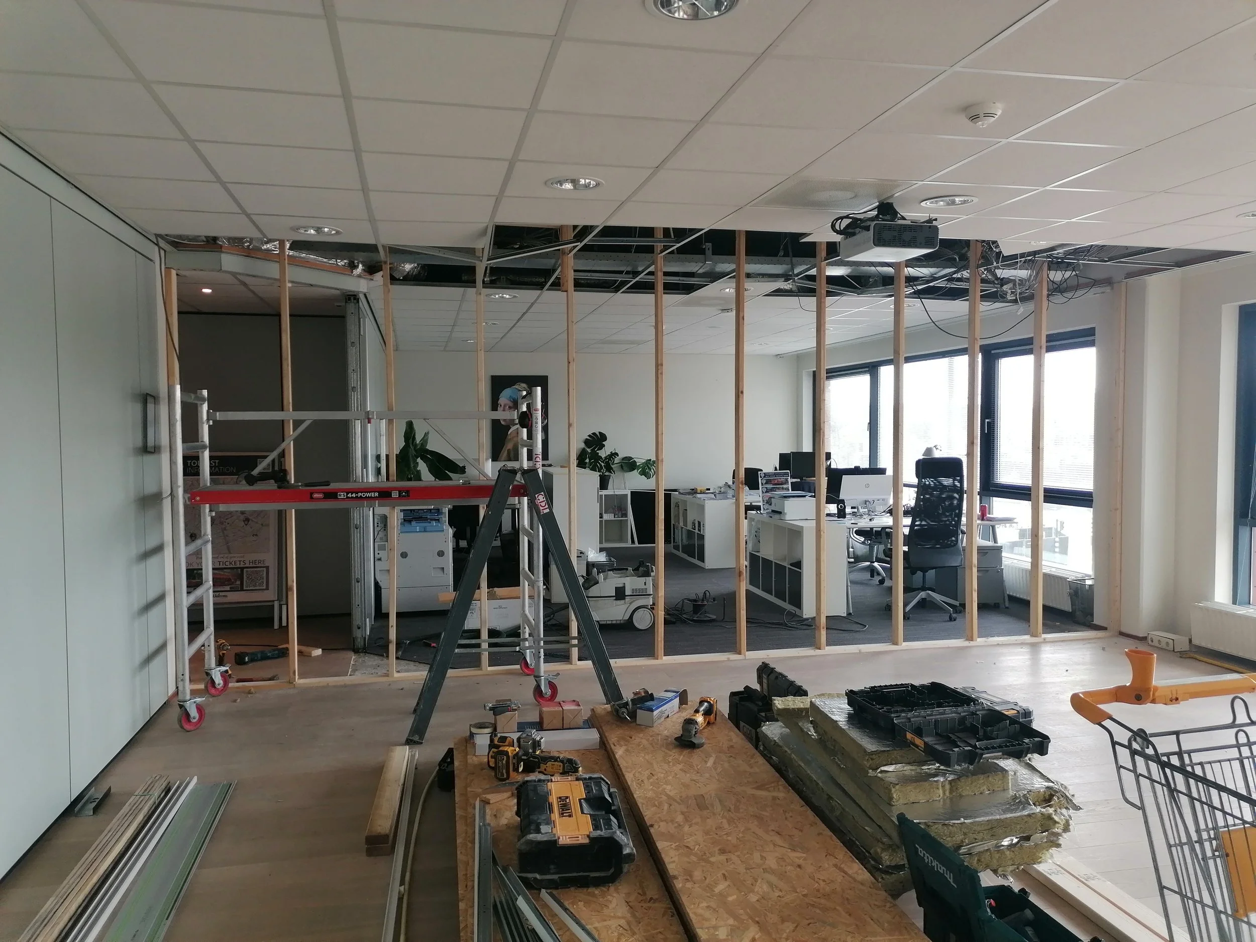 Wall Renovation – Passenger Terminal Amsterdam – Hugo Will Fix It