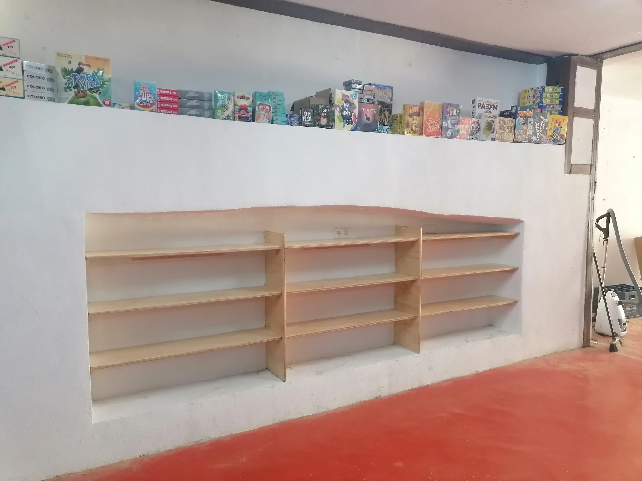 Custom Wooden Shelving – Colonia Sant Pere – Hugo Will Fix It
