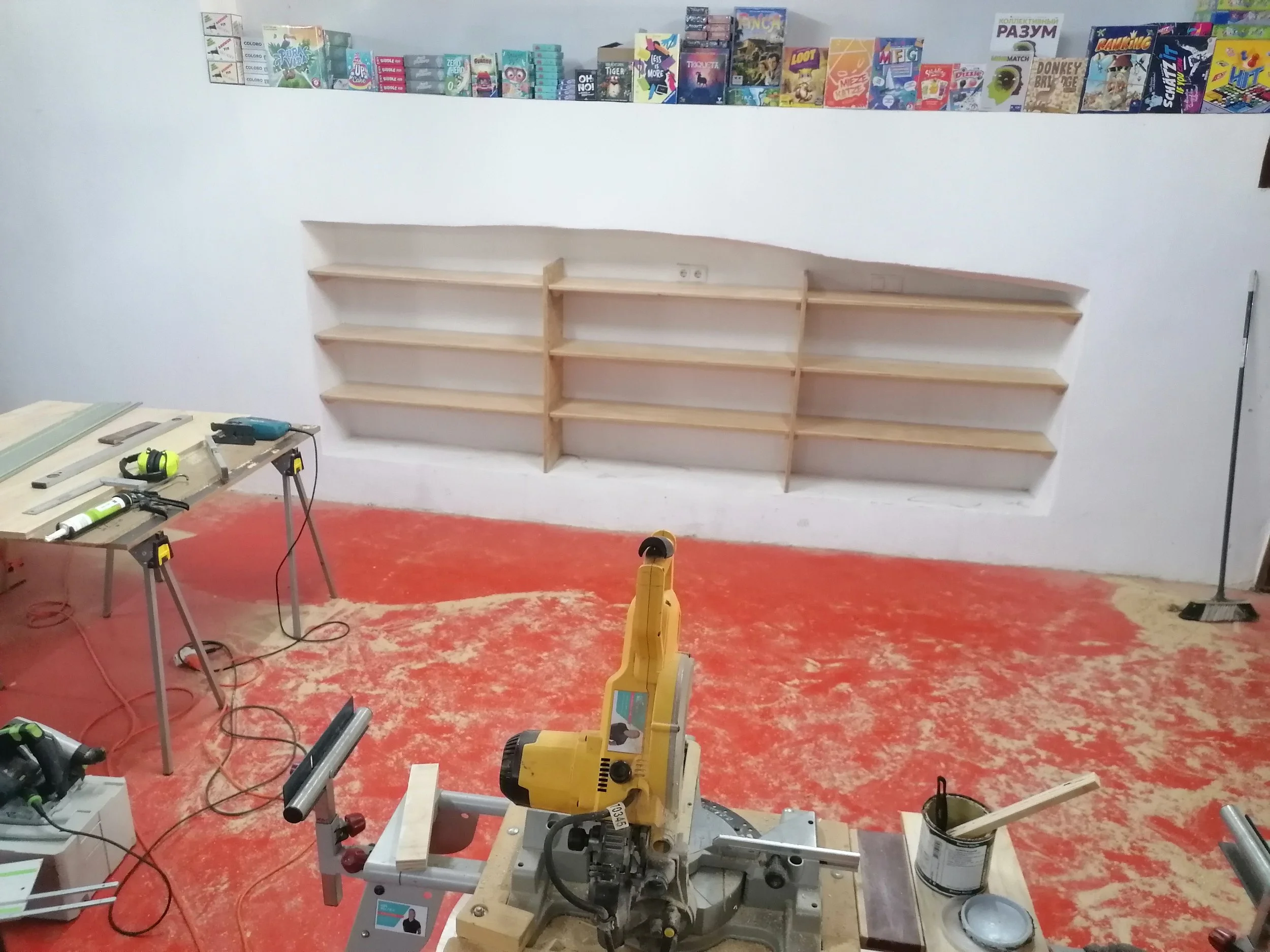 Custom Wooden Shelving – Colonia Sant Pere – Hugo Will Fix It