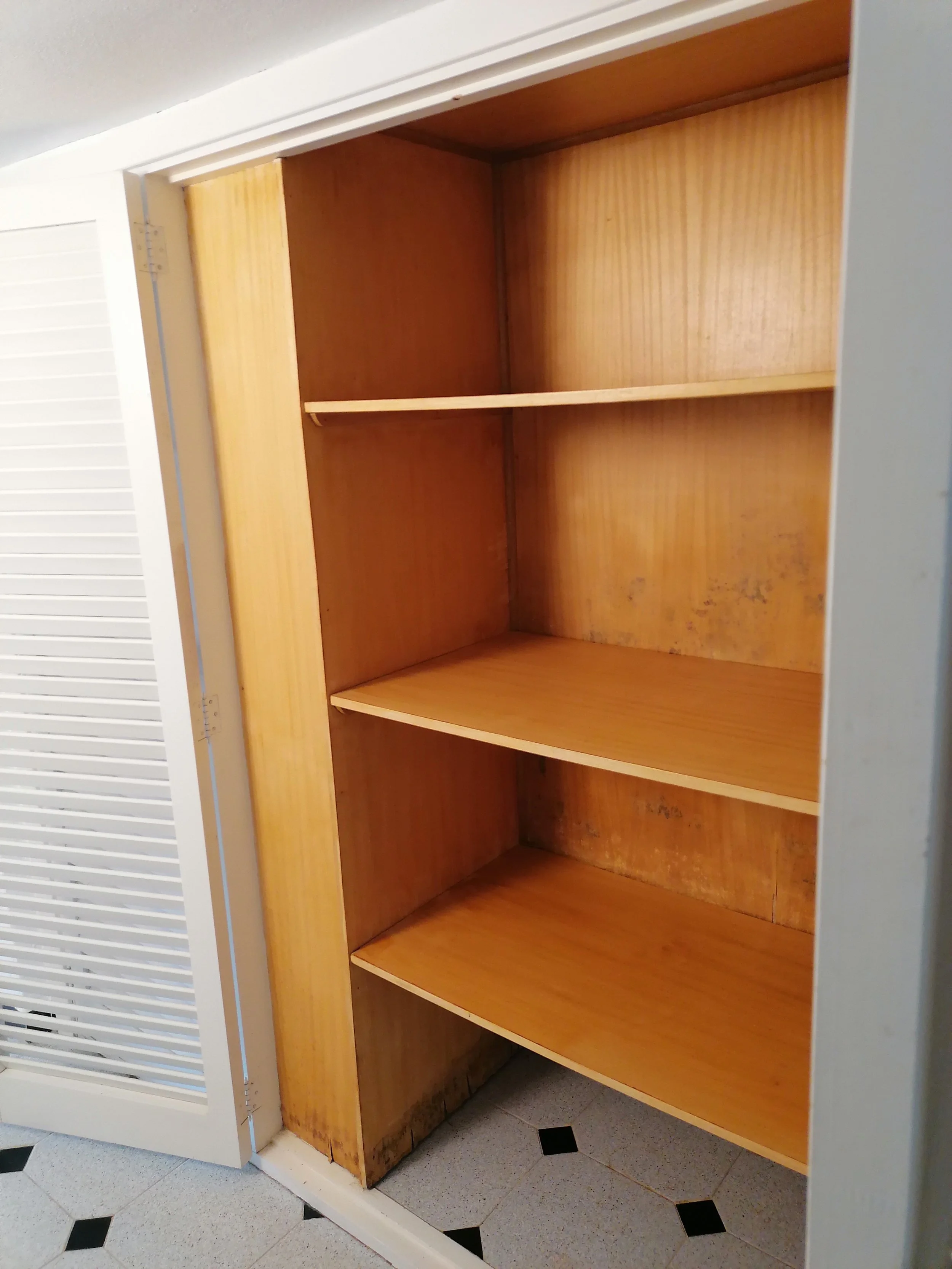 Cabinet Restoration – Calonge – Hugo Will Fix It