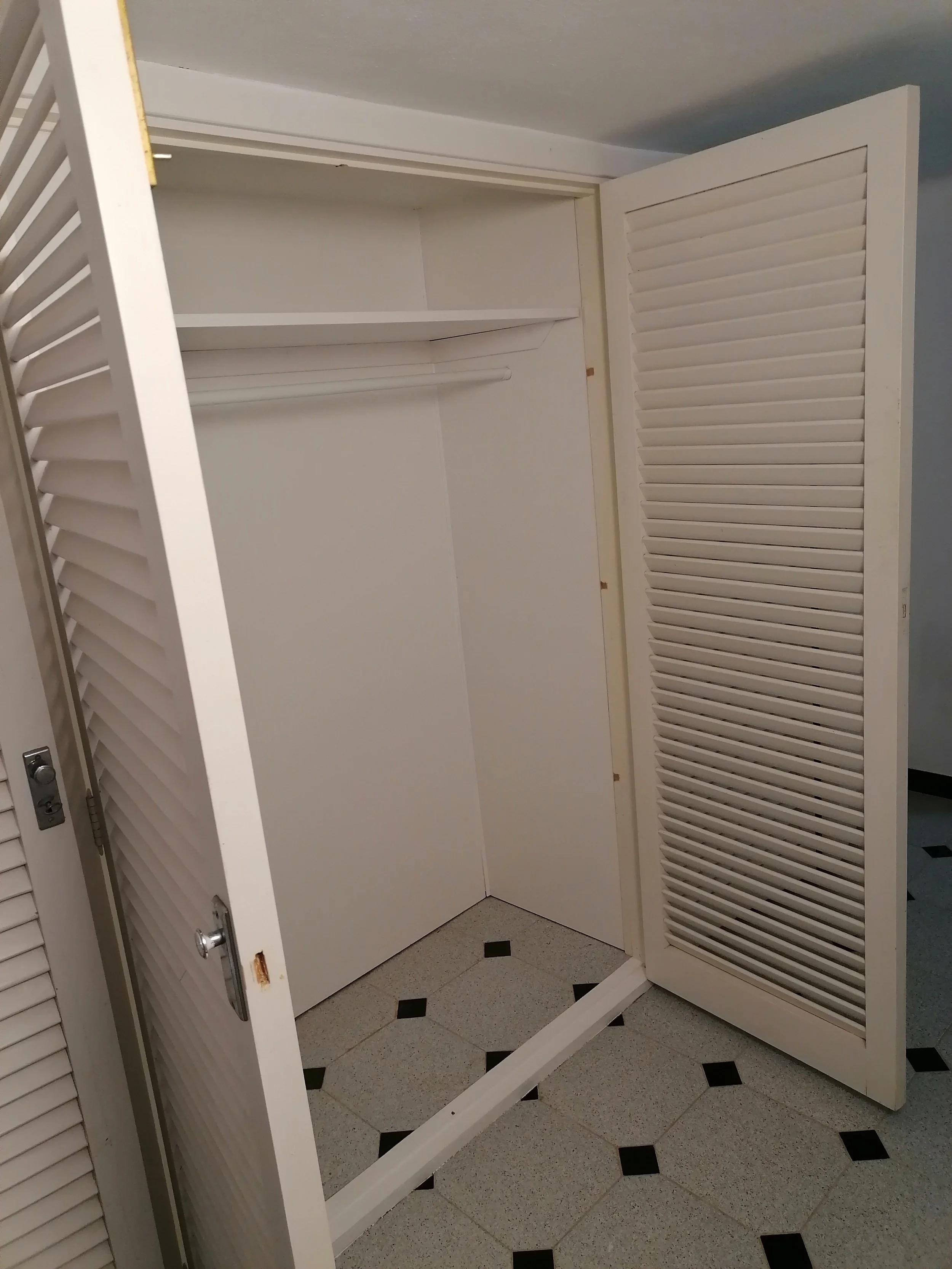 Cabinet Restoration – Calonge – Hugo Will Fix It