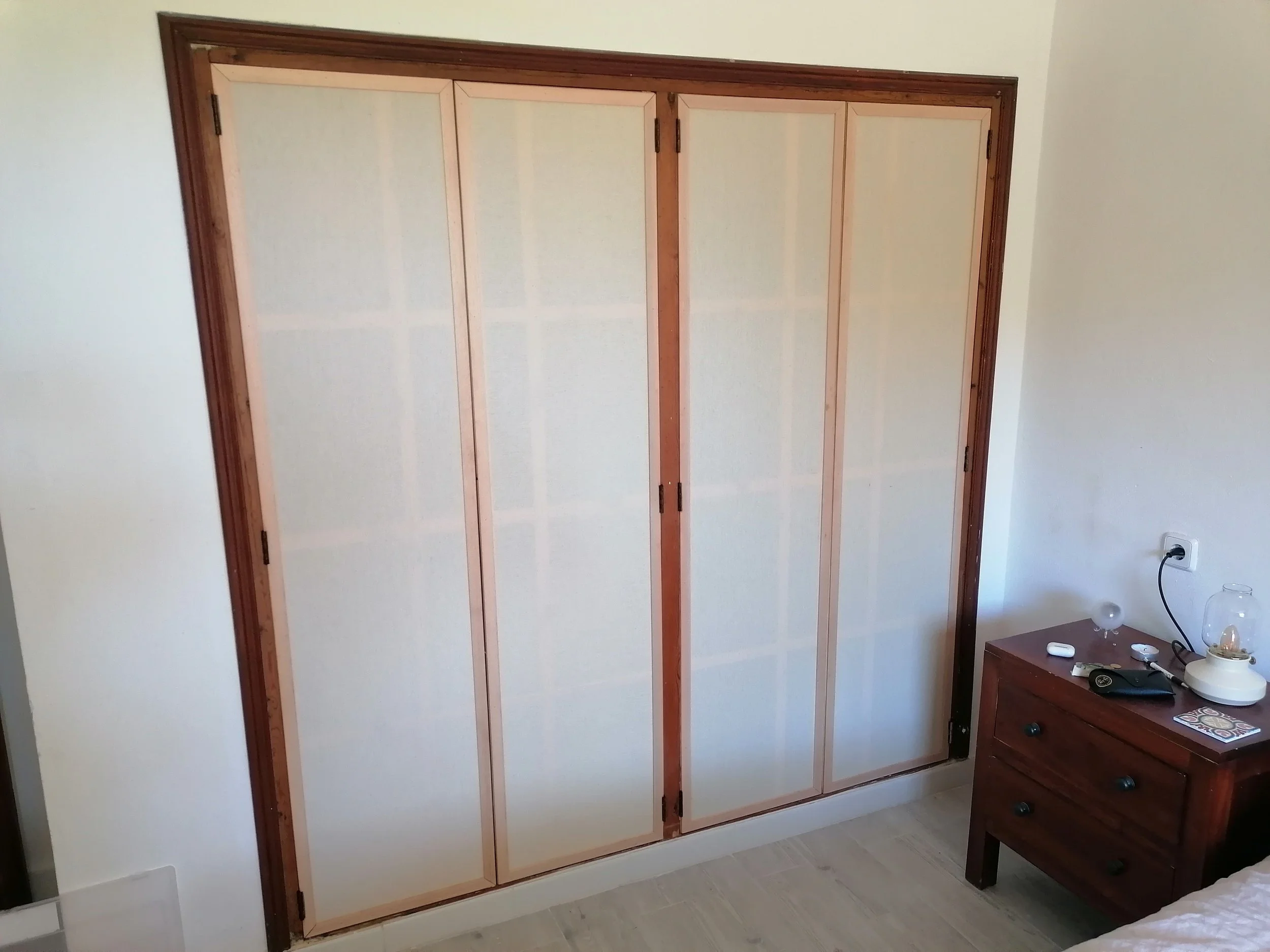 Carpenter in Mallorca creating custom woodwork, including wardrobes, doors, windows, kitchens, and made-to-measure solutions for homes, fincas, gardens, and yachts.