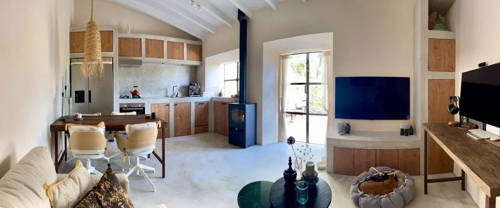 Carpenter and builder in Mallorca carrying out construction work, renovations, bathroom and kitchen remodels, room alterations, and practical home improvements.