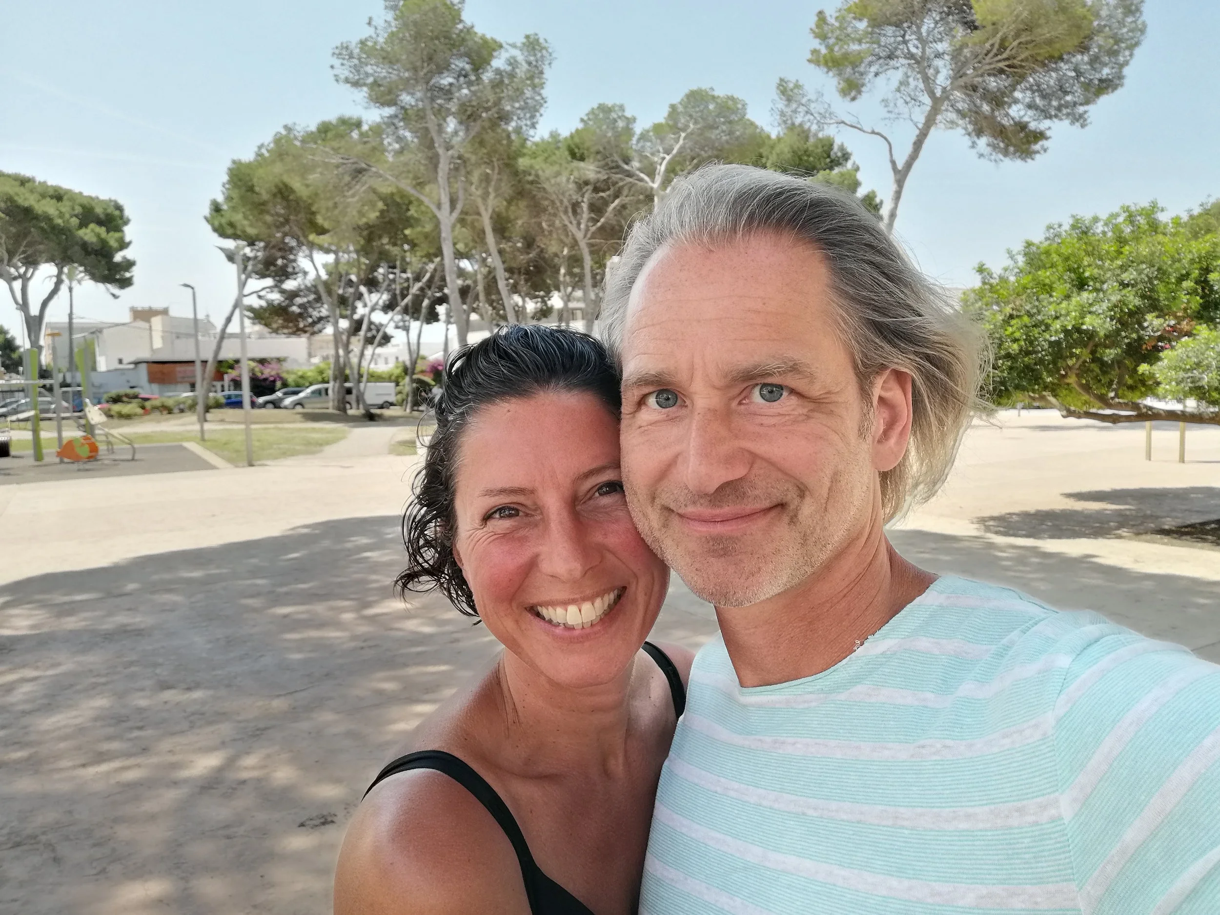 Marianne and Hugo, the people behind Studio20, together outdoors in Mallorca.