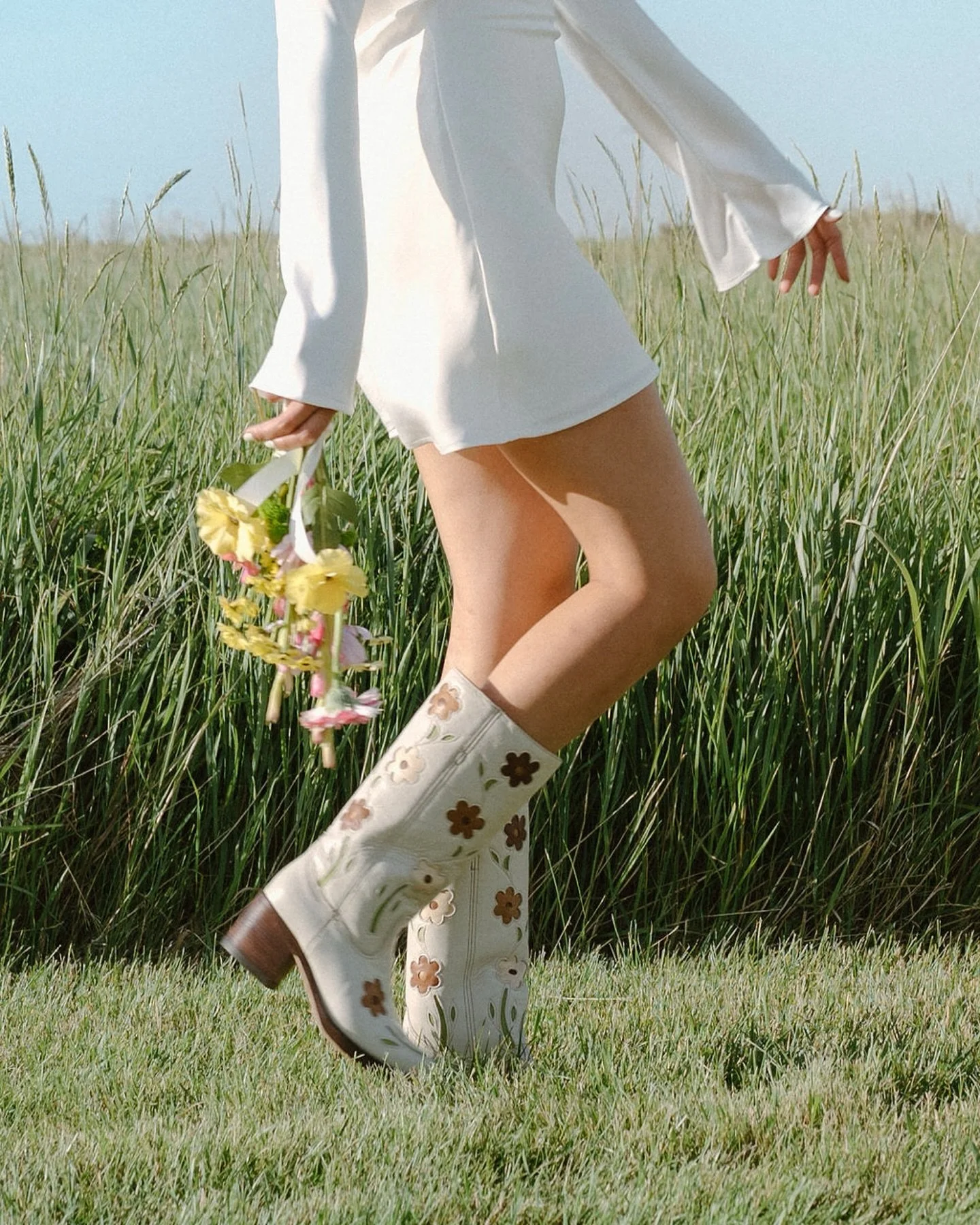 We survived the 10 darkest weeks of the year, and honestly&hellip; I am so ready for an energy shift. Longer days, warmer light, and that familiar pull toward summer love stories. It&rsquo;s time to come out of hibernation and start dreaming about su