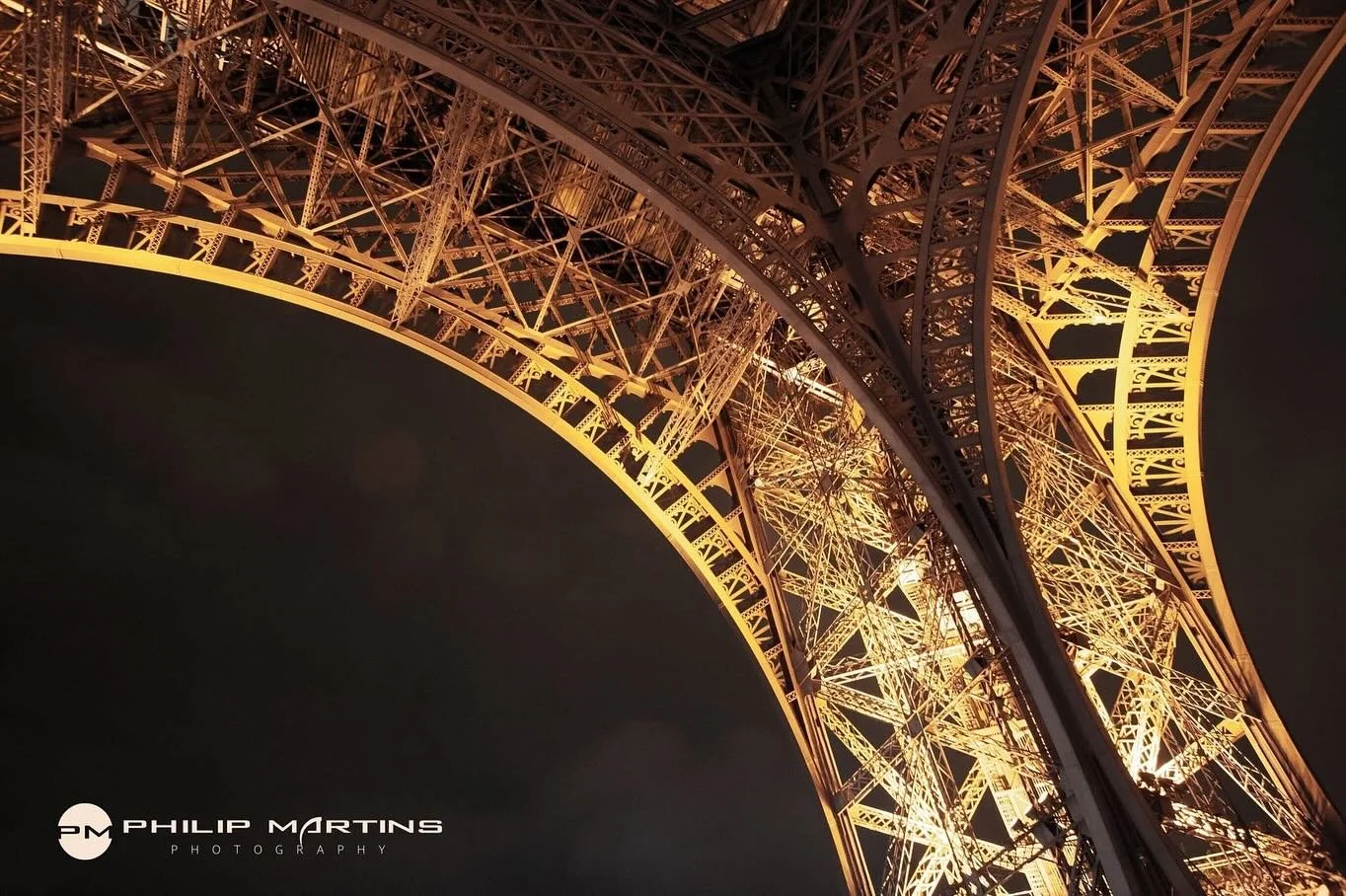 New Image Drop 🔵⚪️🔴
~~
Paris, France 🇫🇷 October, 2024 (Release 1)
&bull;
&bull;
#photographer #photography #streetscene #colourphotography #travelpics #blackandwhite #travel #travelphotography #travelphotographer #momentsintime #streetphotographe