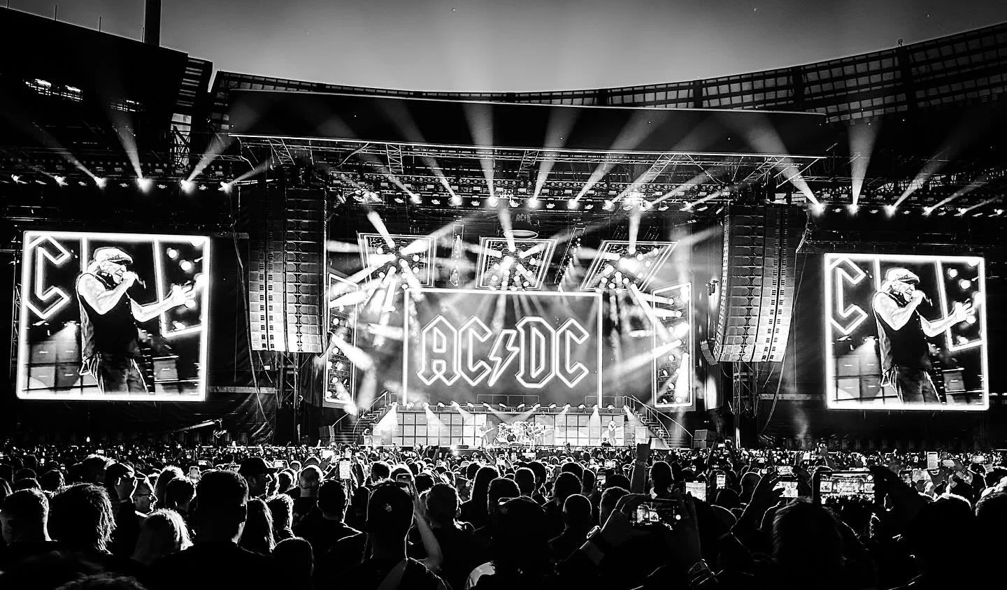 @acdc - @mcg 
~~
A privilege to finally experience this iconic band live. An Incredible show. 
&bull;
&bull;
#photographer #photography #streetscene #colourphotography #travelpics #blackandwhite #travel #travelphotography #travelphotographer #moments