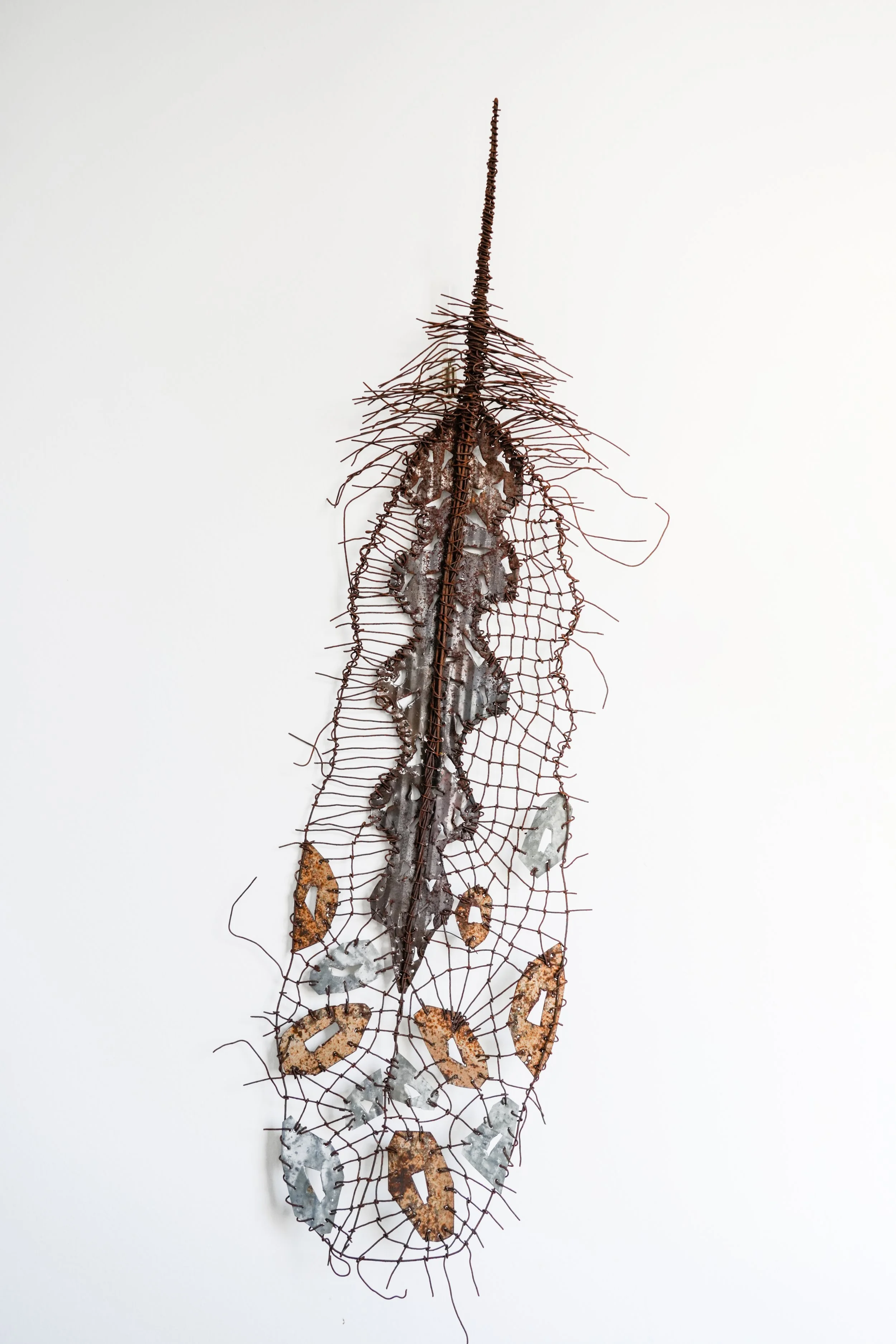 Oumar Ball_Plume #6_2023_Tôle et fil de fer_90x23cm_Verso_Morel Donou.jpg