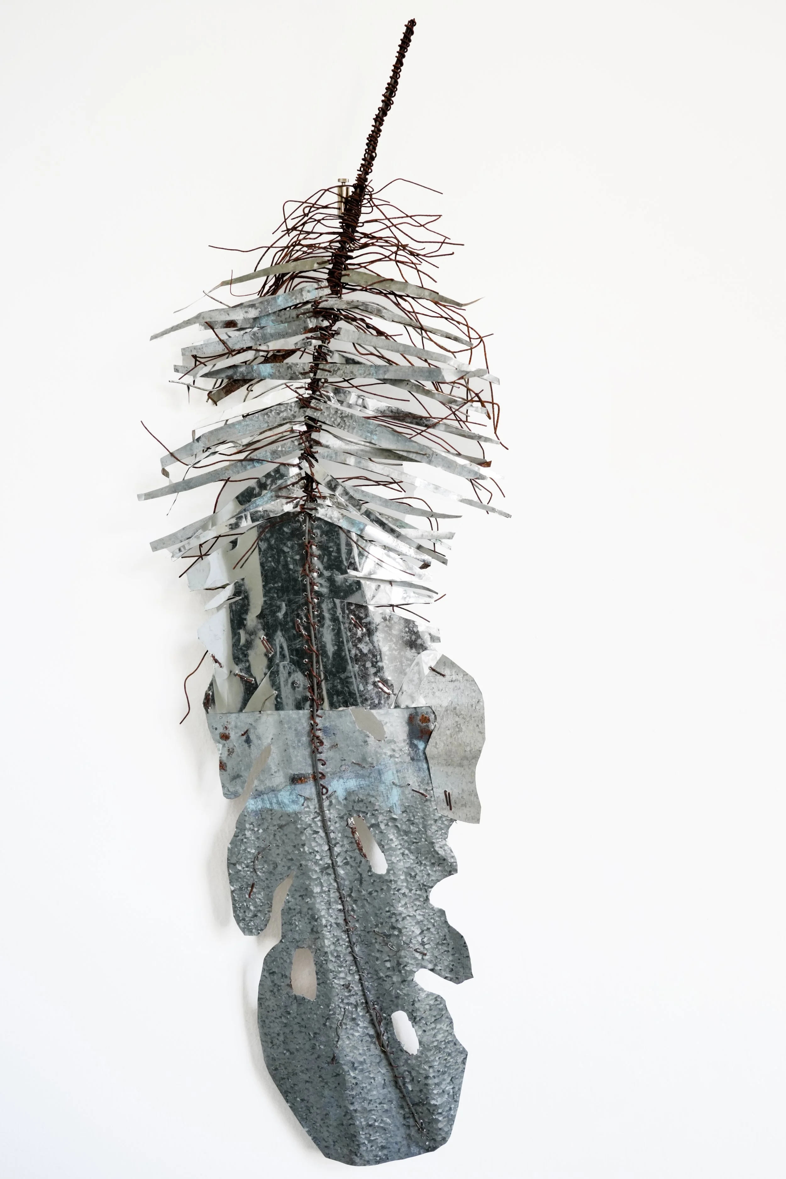 Oumar Ball_Plume #4_2023_Tôle et fil de fer_100,5x32cm_Verso_02_Morel Donou.jpg