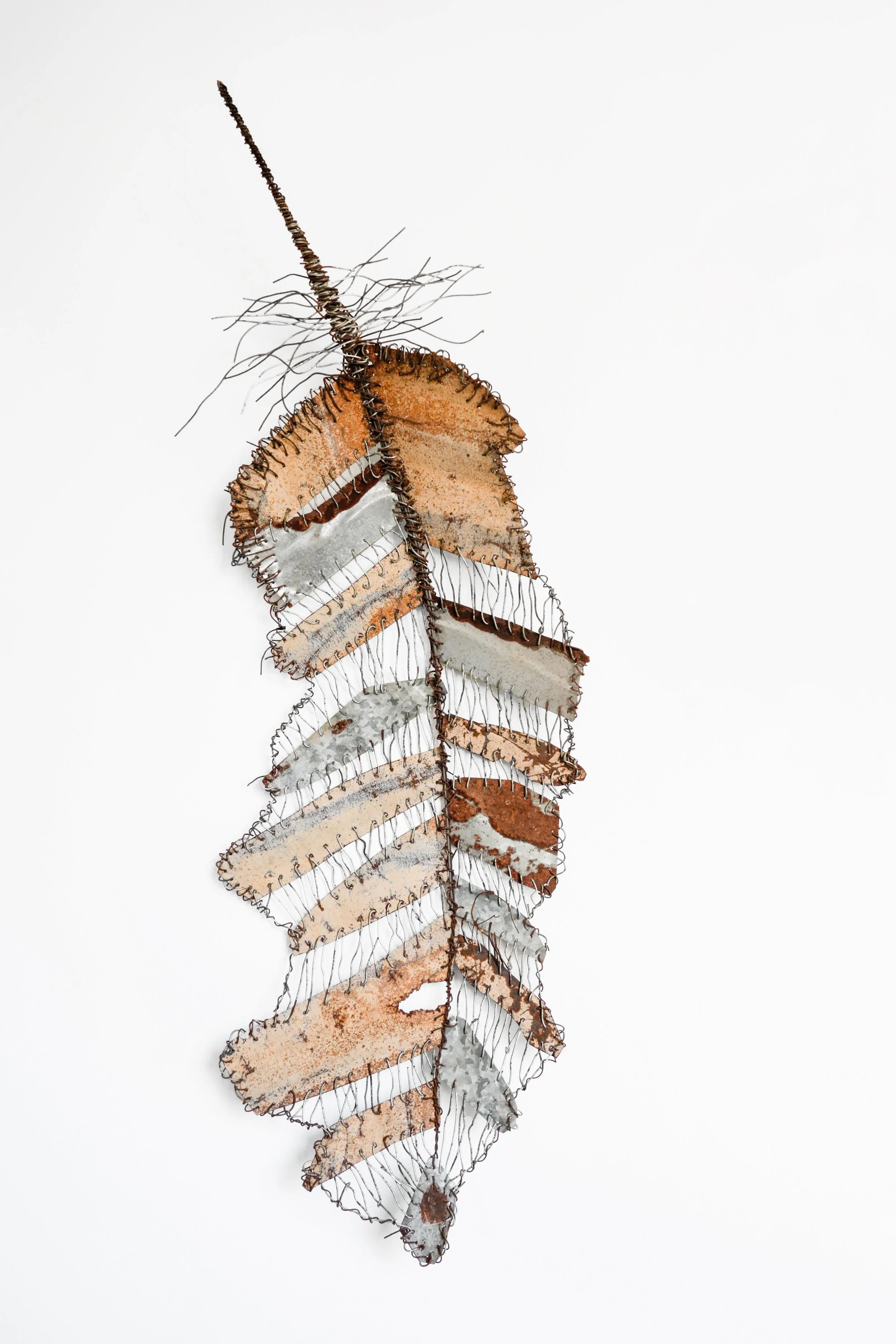 Oumar Ball_Plume #3_2023_Tôle et fil de fer_106x36cm_Recto_Morel Donou.jpg