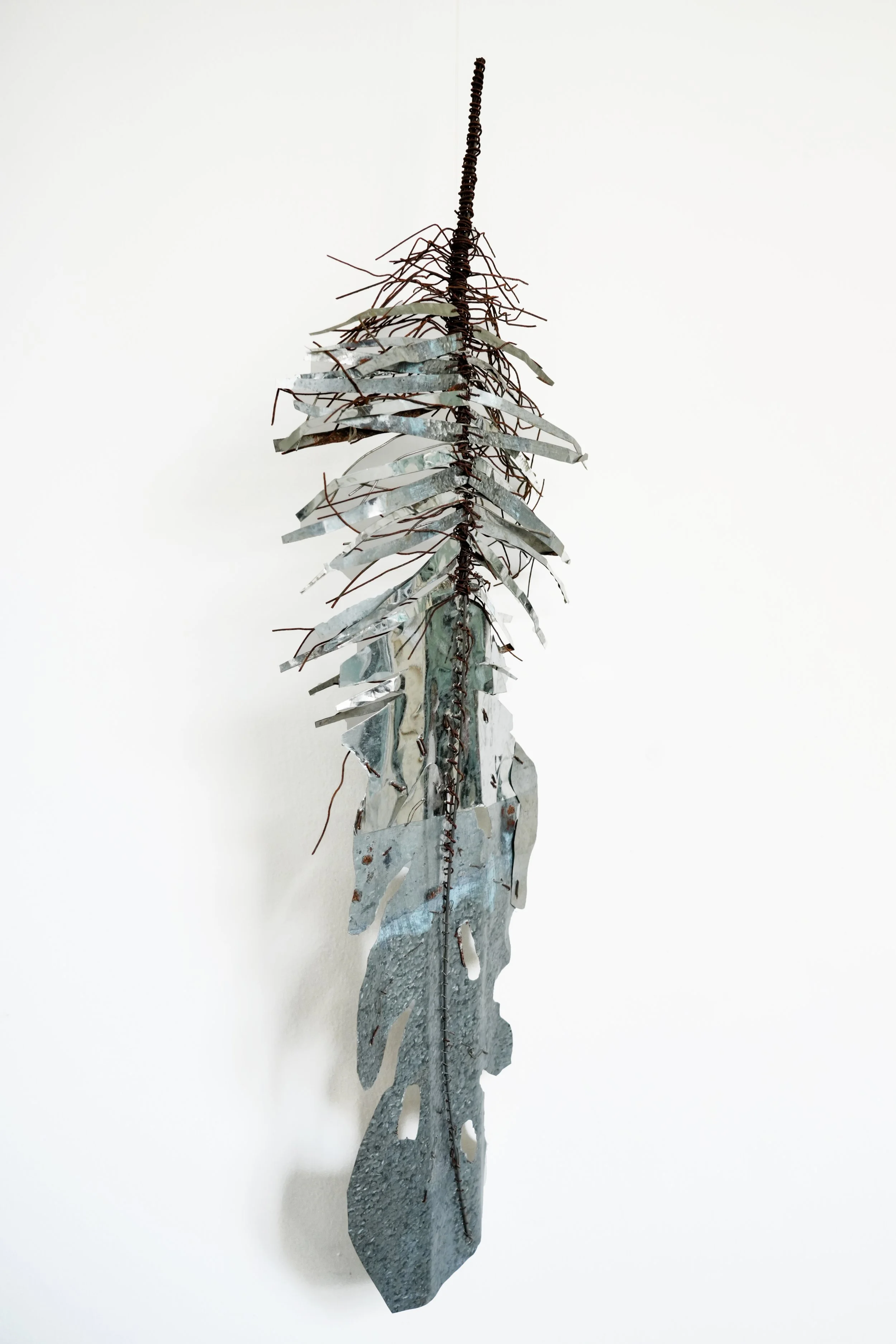 Oumar Ball_Plume #4_2023_Tôle et fil de fer_100,5x32cm_Verso_01_Morel Donou.jpg