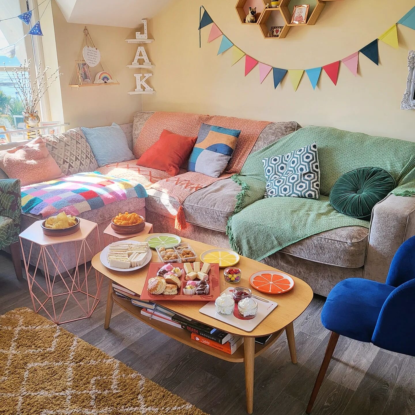 💜💚🧡💛

My home is an extension of the inside of my brain, colourful, chaotic, busy and full to the brim with 🙃
S T U F F 

I'm a self confessed bunting addict, generally having a million conversations at a million miles an hour, but I wouldn't wa