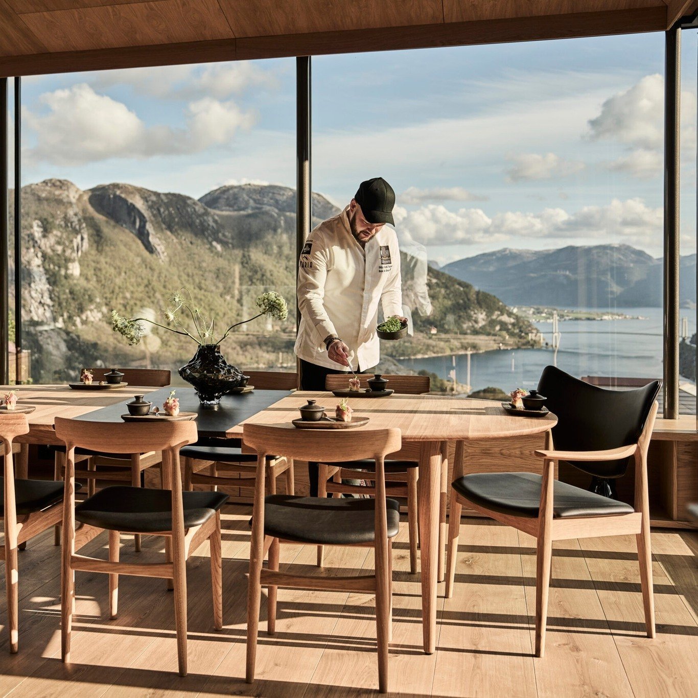 KAMPANJE: 

Du f&aring;r 15% rabatt p&aring; spisem&oslash;bler fra Eikund. Kampanjen varer ut november, s&aring; dette er SISTE SJANSE :)

#eikund #spisem&oslash;bler #spisestoler #spisebord #m&oslash;belgalleriet #moss #norskdesign #norskem&oslash;
