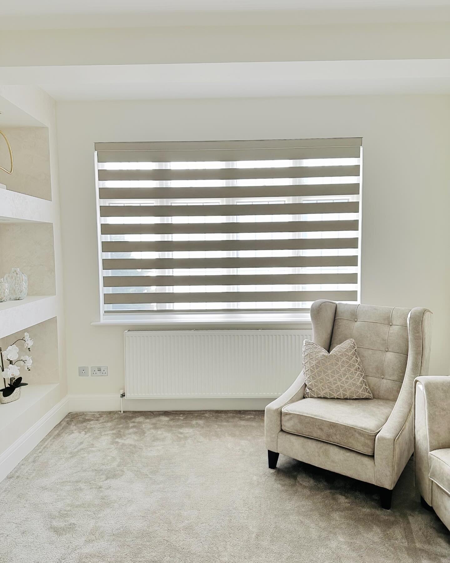 S H A D E S  A N D  D R A P E S 🩶

M O T O R I S E D  V I S I O N  B L I N D S /
D A Y  A N D  N I G H T  B L I N D S 

Controlling the light while maintaining the view, create an impact with our made to measure Vision Blinds, a striking new window 