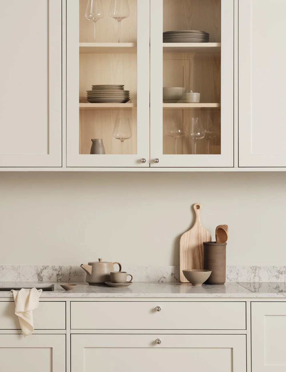 Modern country kitchen in beige — Nordiska Kök