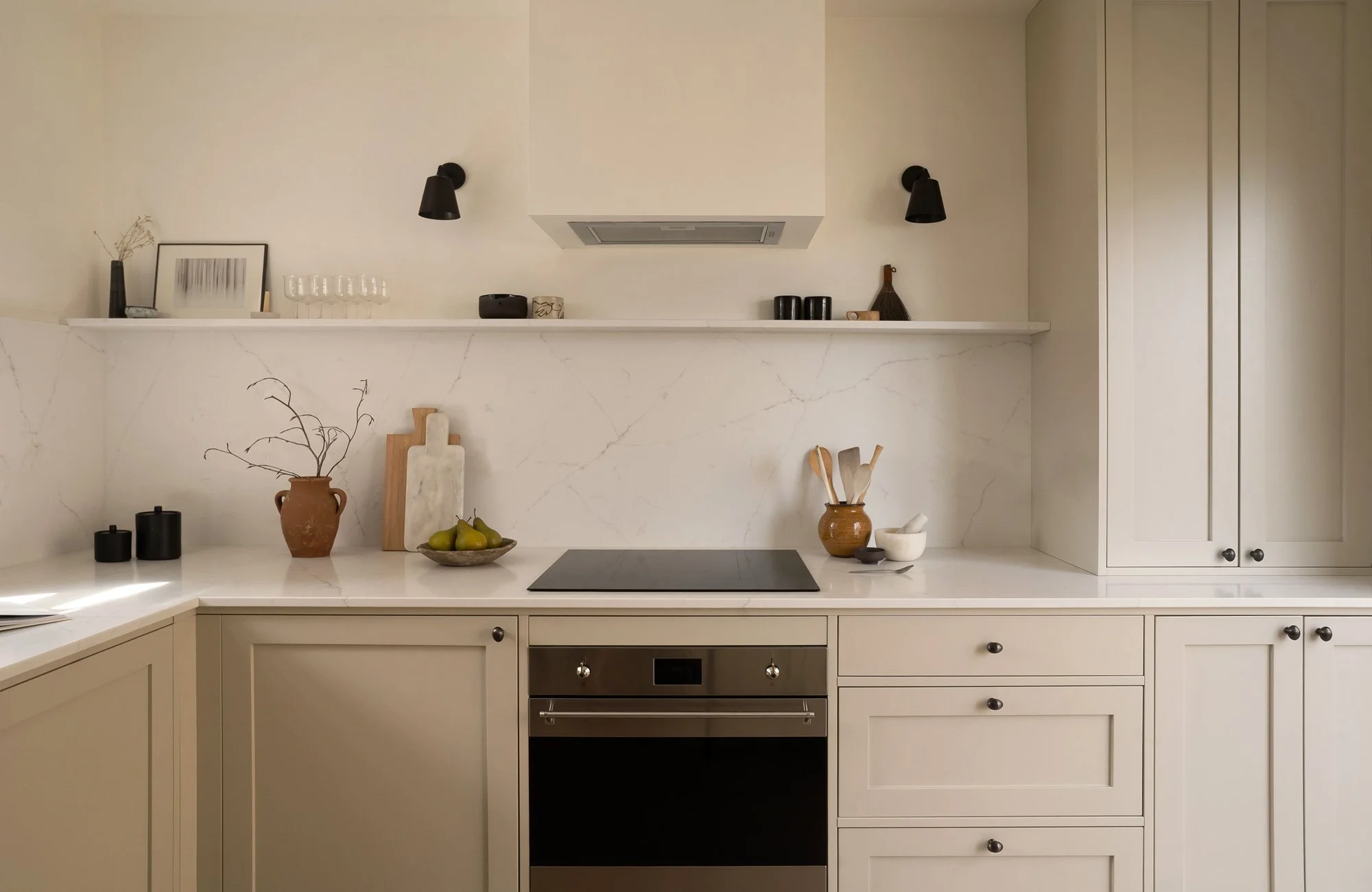 cream-cottage-kitchen-with-shaker-cabinetry.jpg