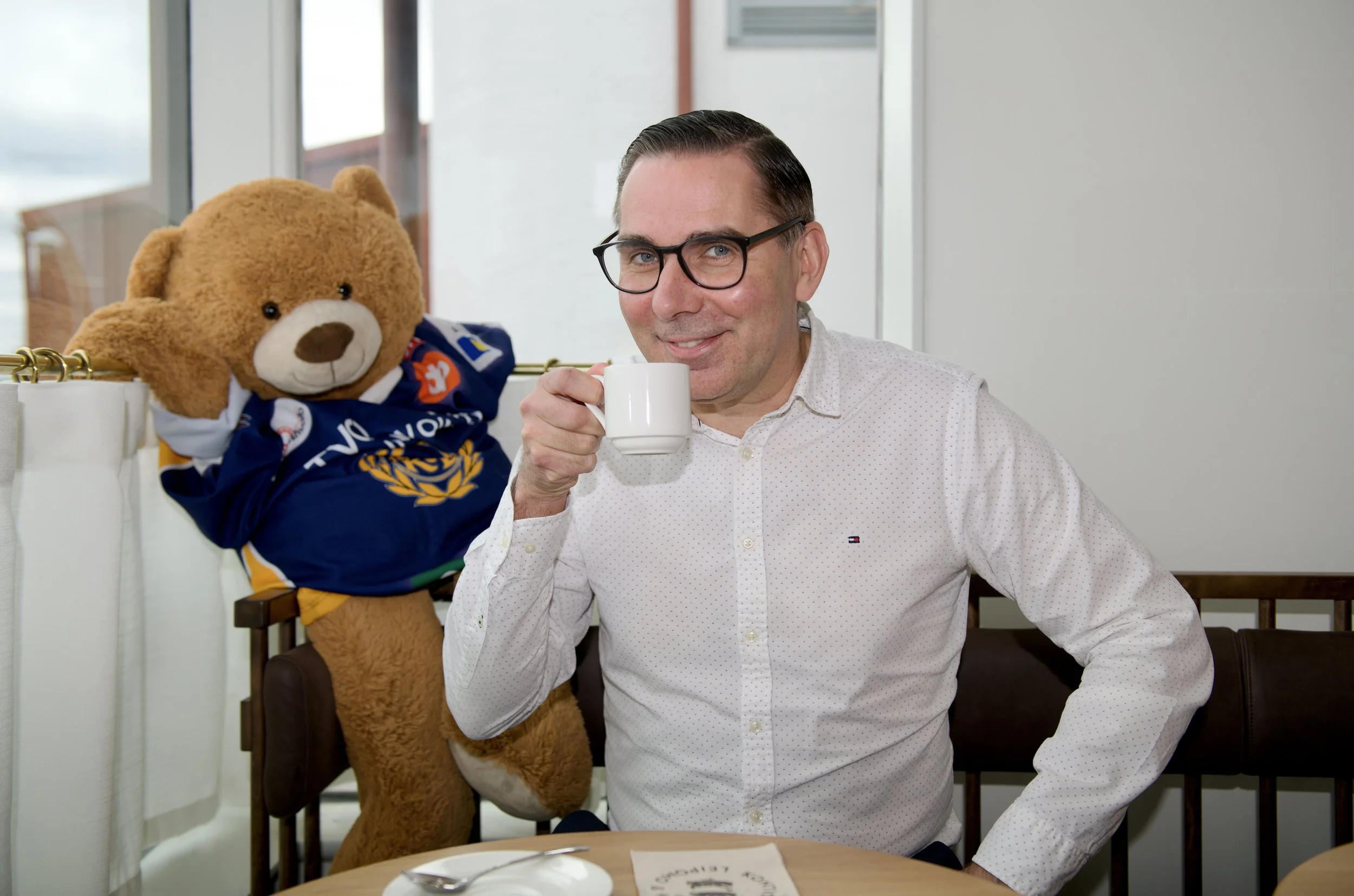 Sinikeltaisen identiteetin ytimessä