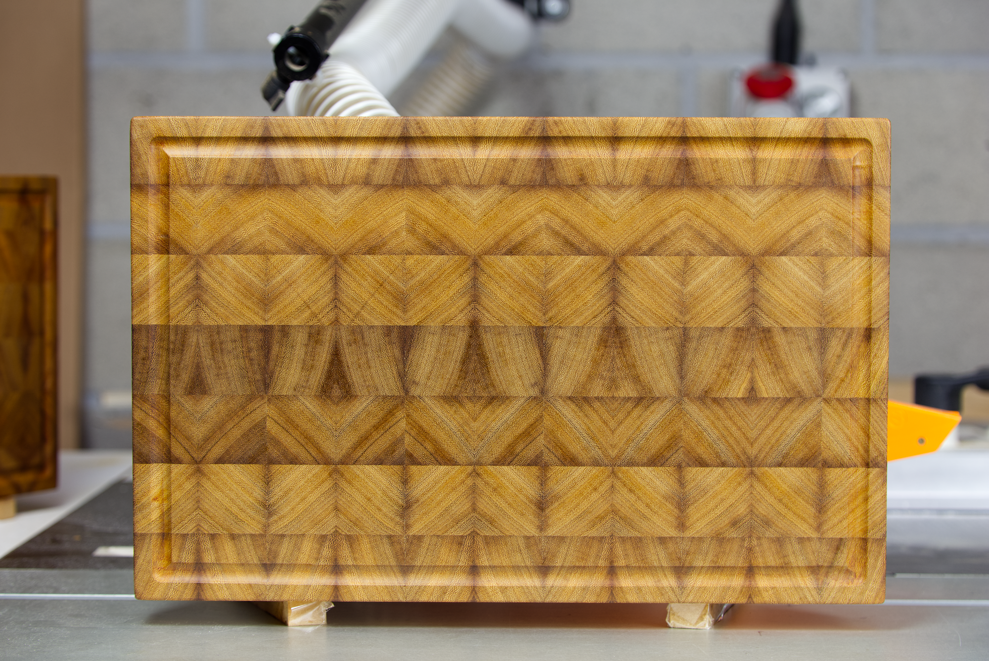 Extra large cutting board ("Able")