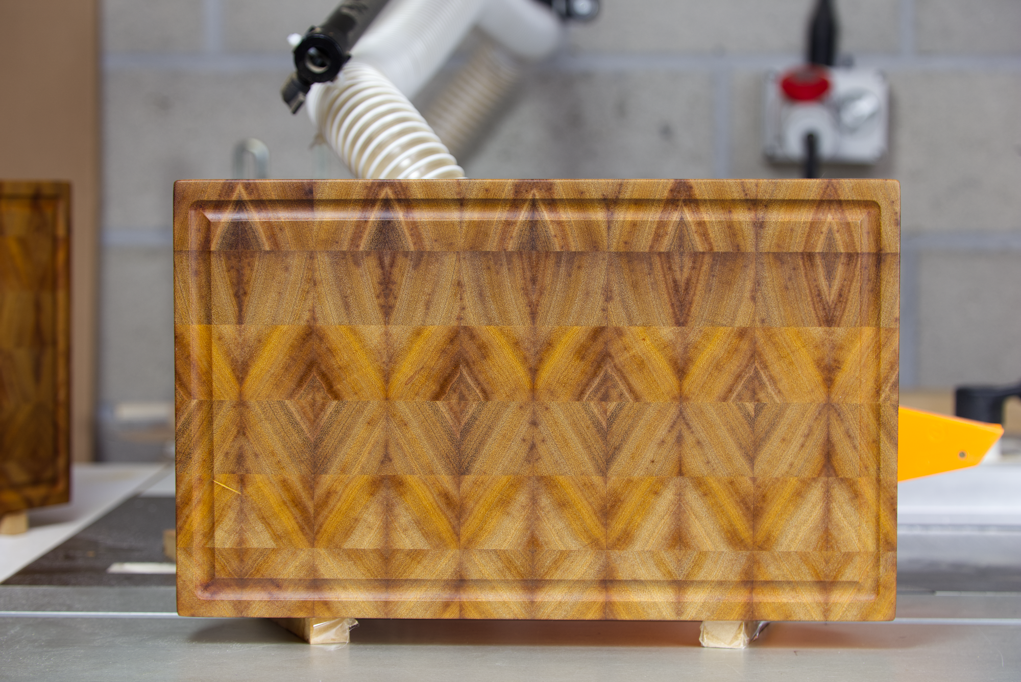 Large cutting board ("Charlie")