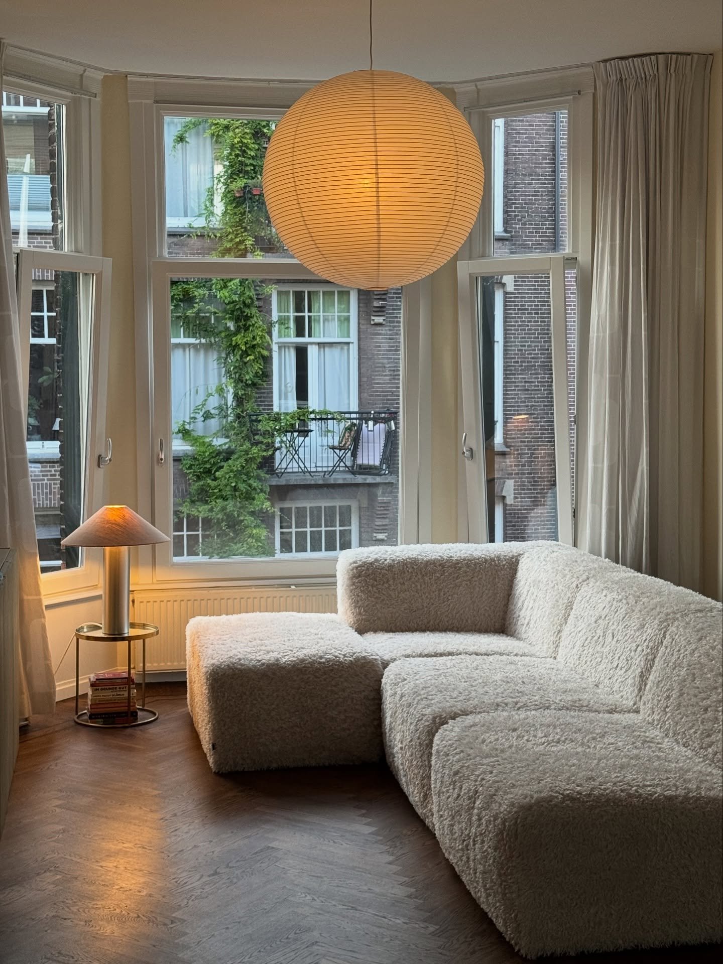 Biking my way through life, renovations, borrels, making art and interior projects 🚲❤️

#freelance #interiorprojects #interior #art #youngartists