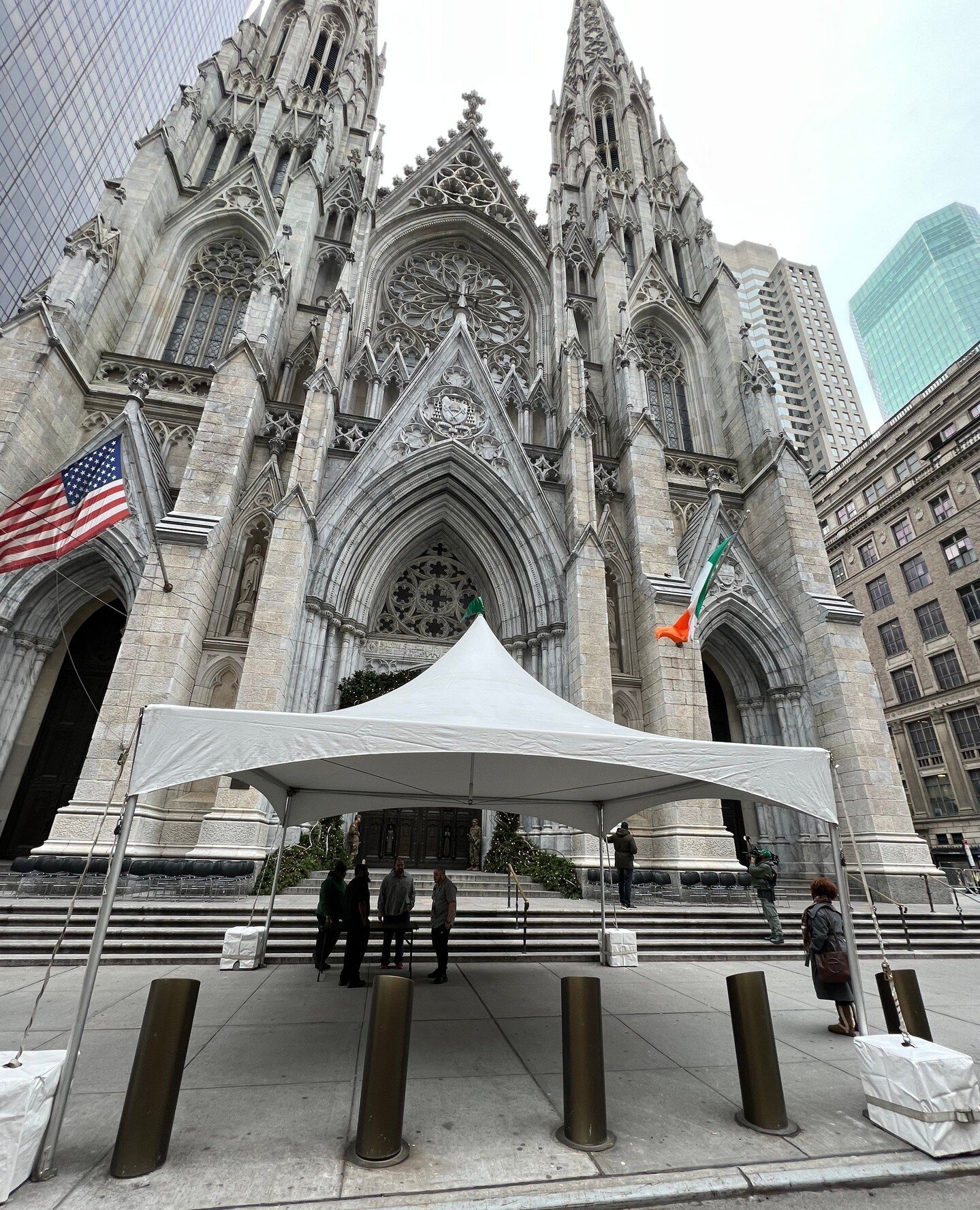 At NYFF, we&rsquo;re always on the move! 🚚⁠
⁠
We deliver and set up high-quality tents of various sizes and styles across NYC and Long Island, including St. Patrick&rsquo;s Cathedral, where we delivered a tent for last weekend&rsquo;s St. Patrick&rs